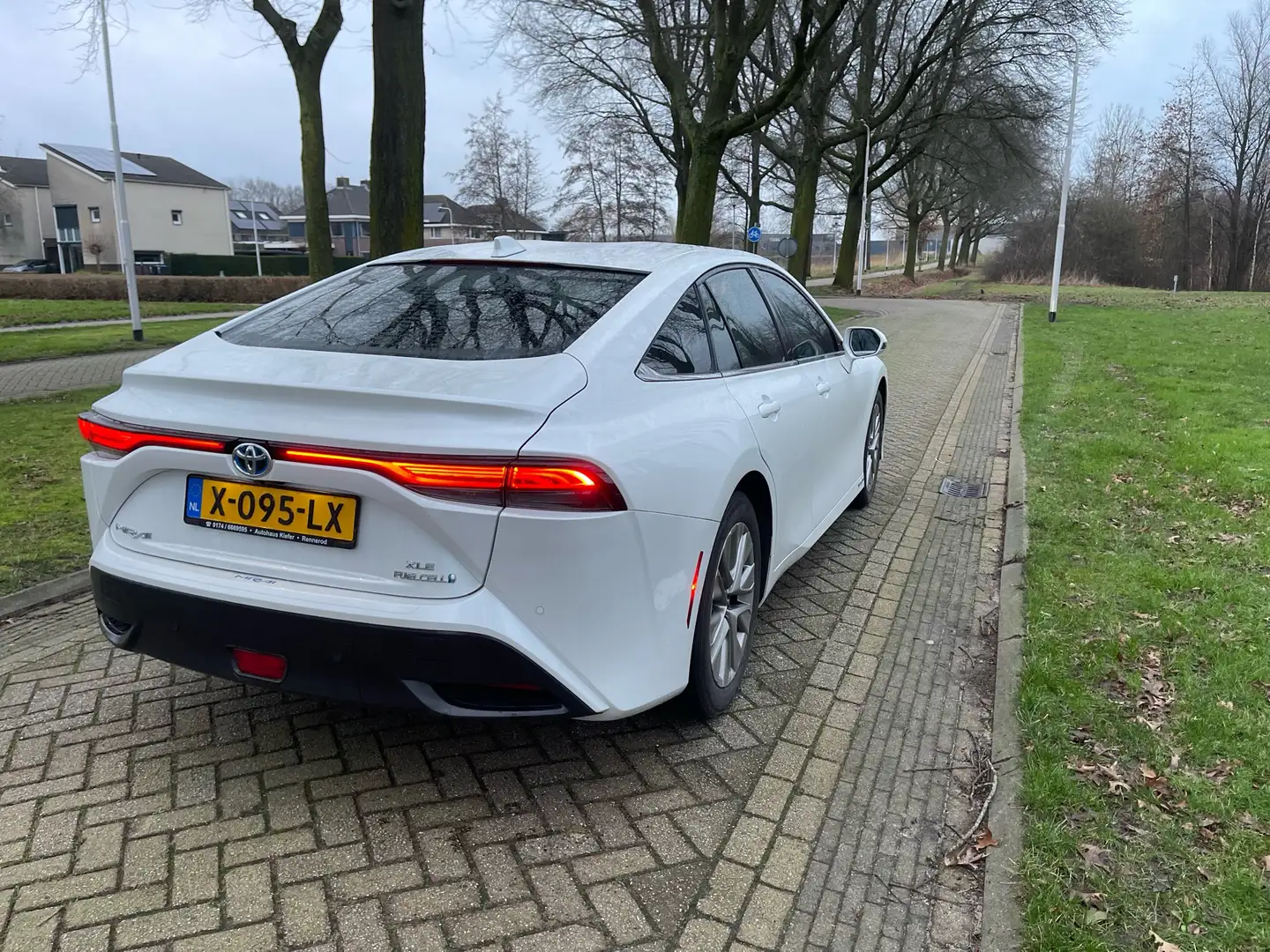 Toyota Mirai Executive White - 2