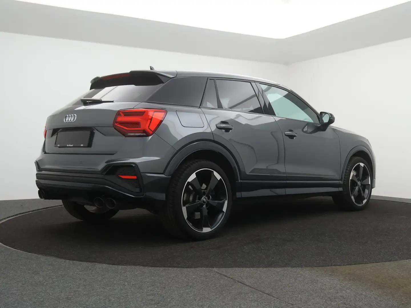 Audi SQ2 2.0TFSI Quattro 300PK *AUTOMAAT*HALF LEDER*FULL LED*SHADOWLOOK*... Grau - 2