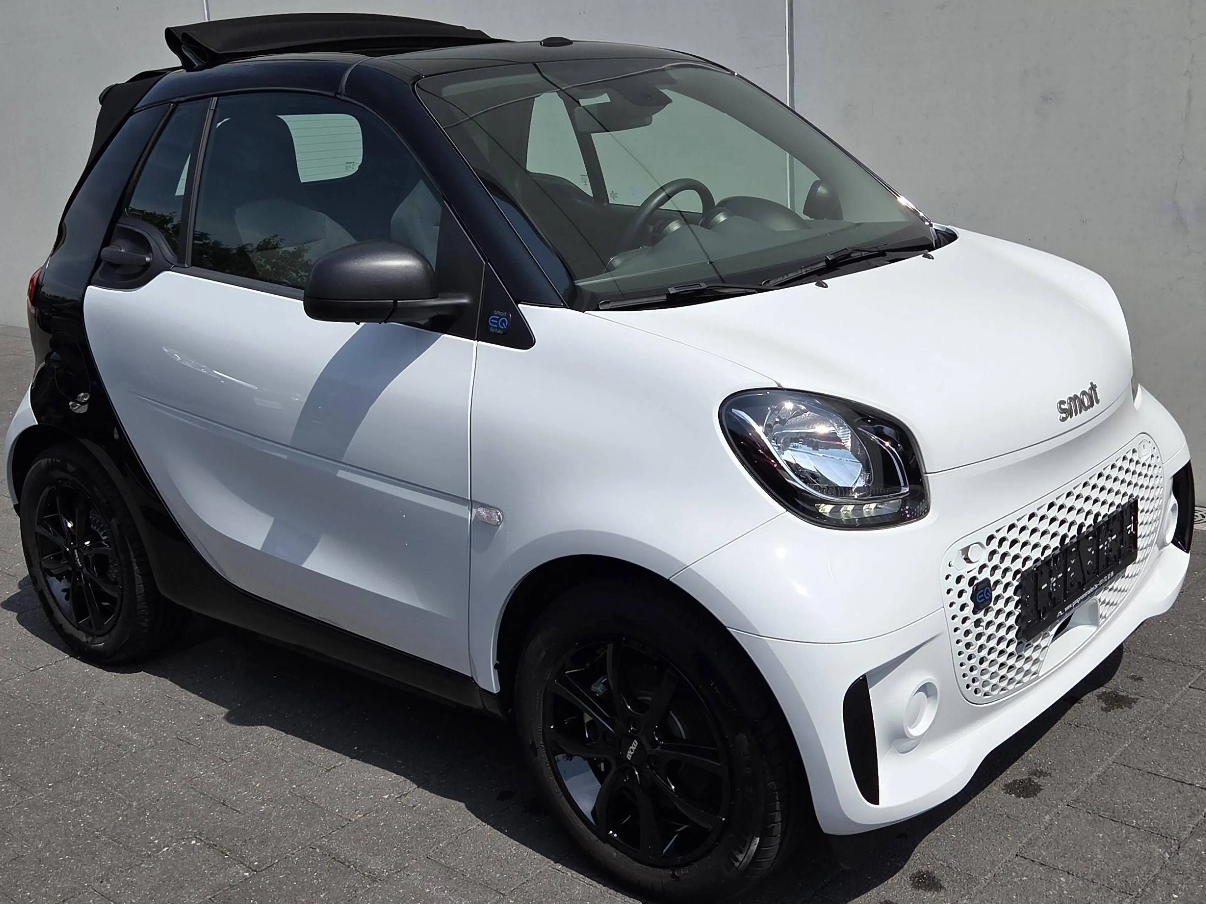 smart forTwo Fortwo Cabrio EQ 17.6 kWh EQ Comfort — photo 12
