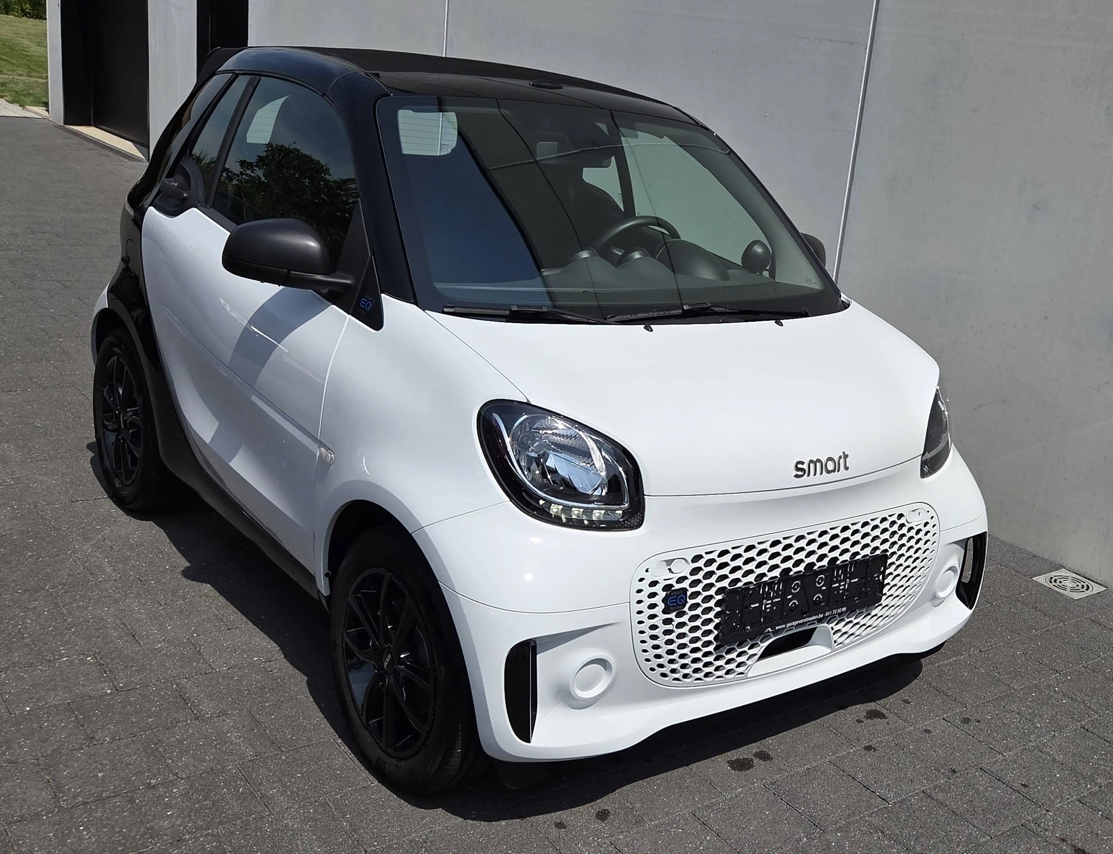 smart forTwo Fortwo Cabrio EQ 17.6 kWh EQ Comfort — photo 11