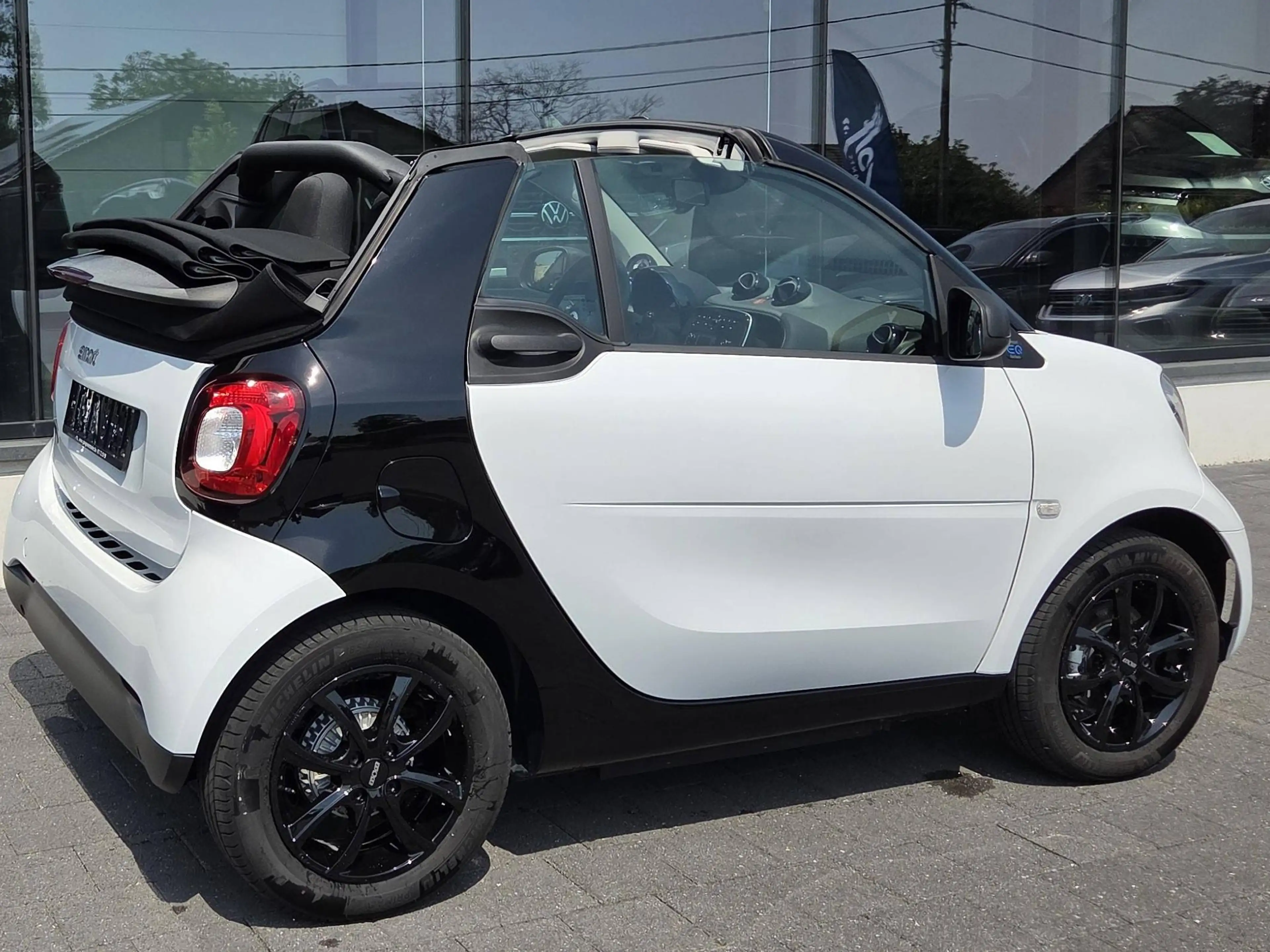 smart forTwo Fortwo Cabrio EQ 17.6 kWh EQ Comfort — photo 10