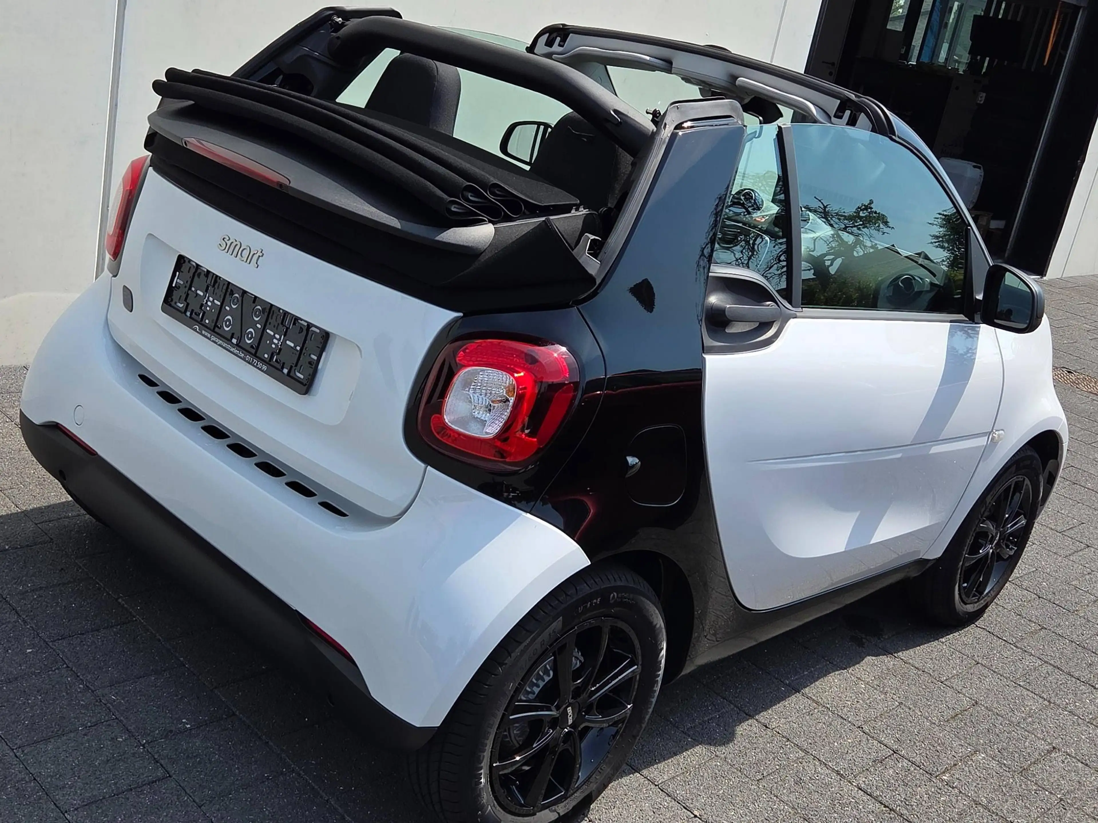 smart forTwo Fortwo Cabrio EQ 17.6 kWh EQ Comfort — photo 9