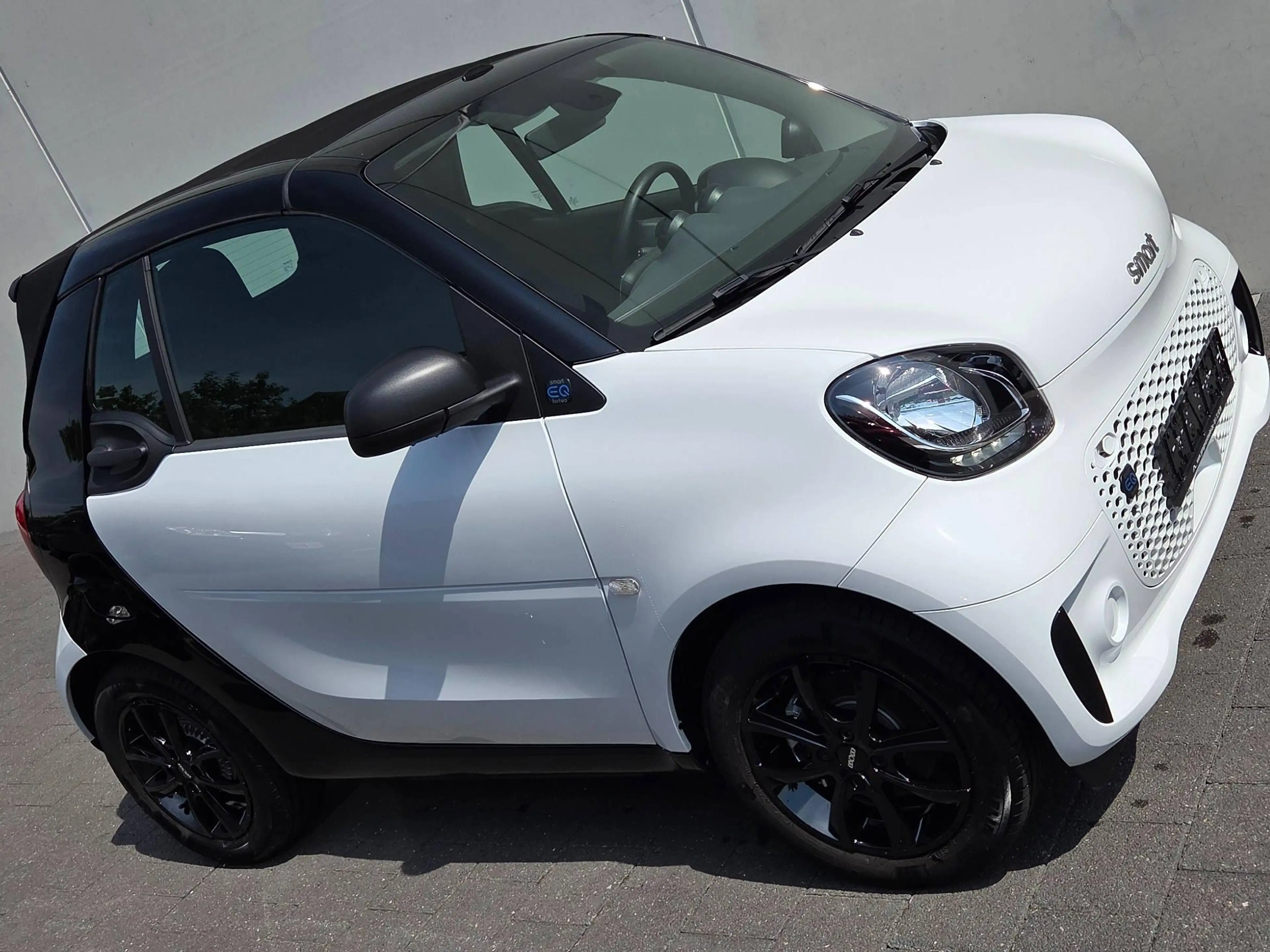 smart forTwo Fortwo Cabrio EQ 17.6 kWh EQ Comfort — photo 3