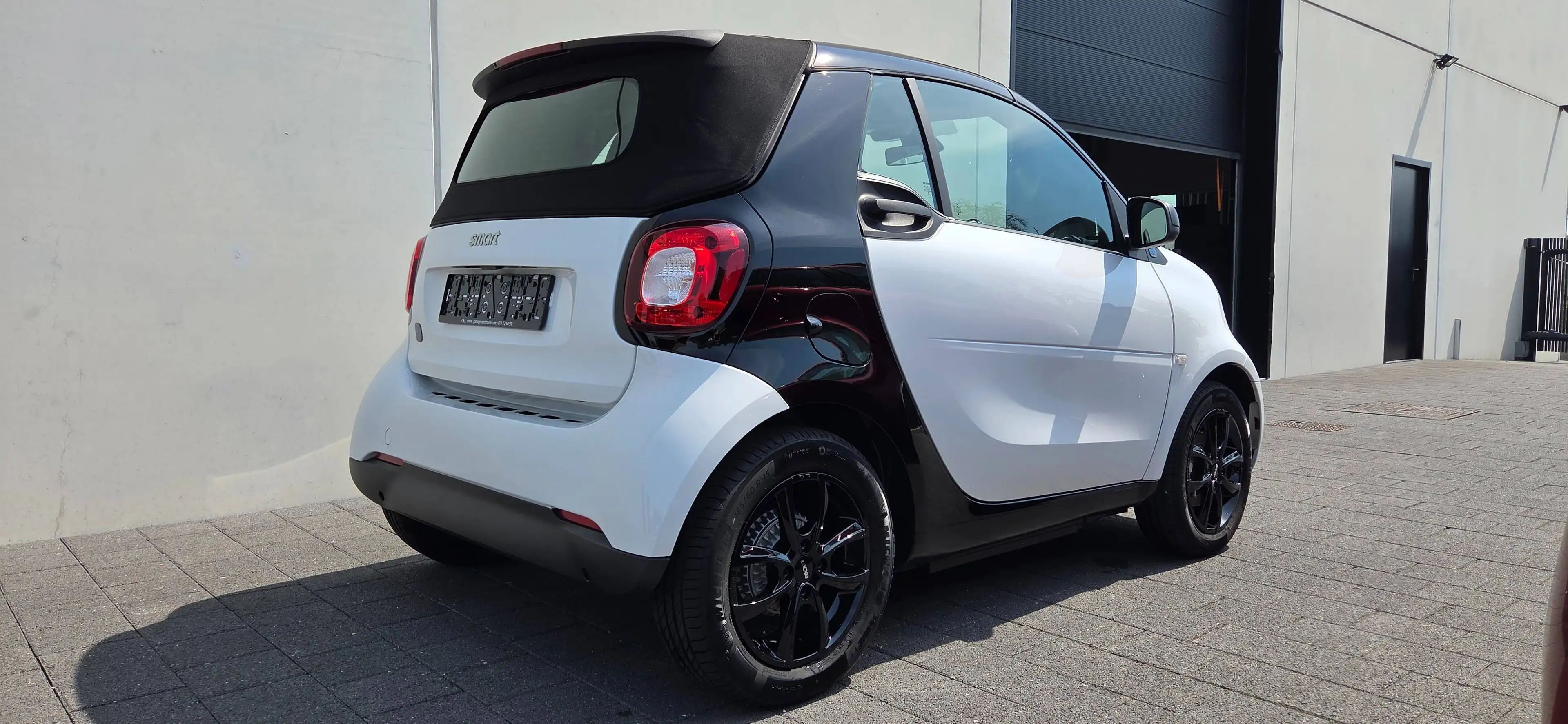 smart forTwo Fortwo Cabrio EQ 17.6 kWh EQ Comfort — photo 6