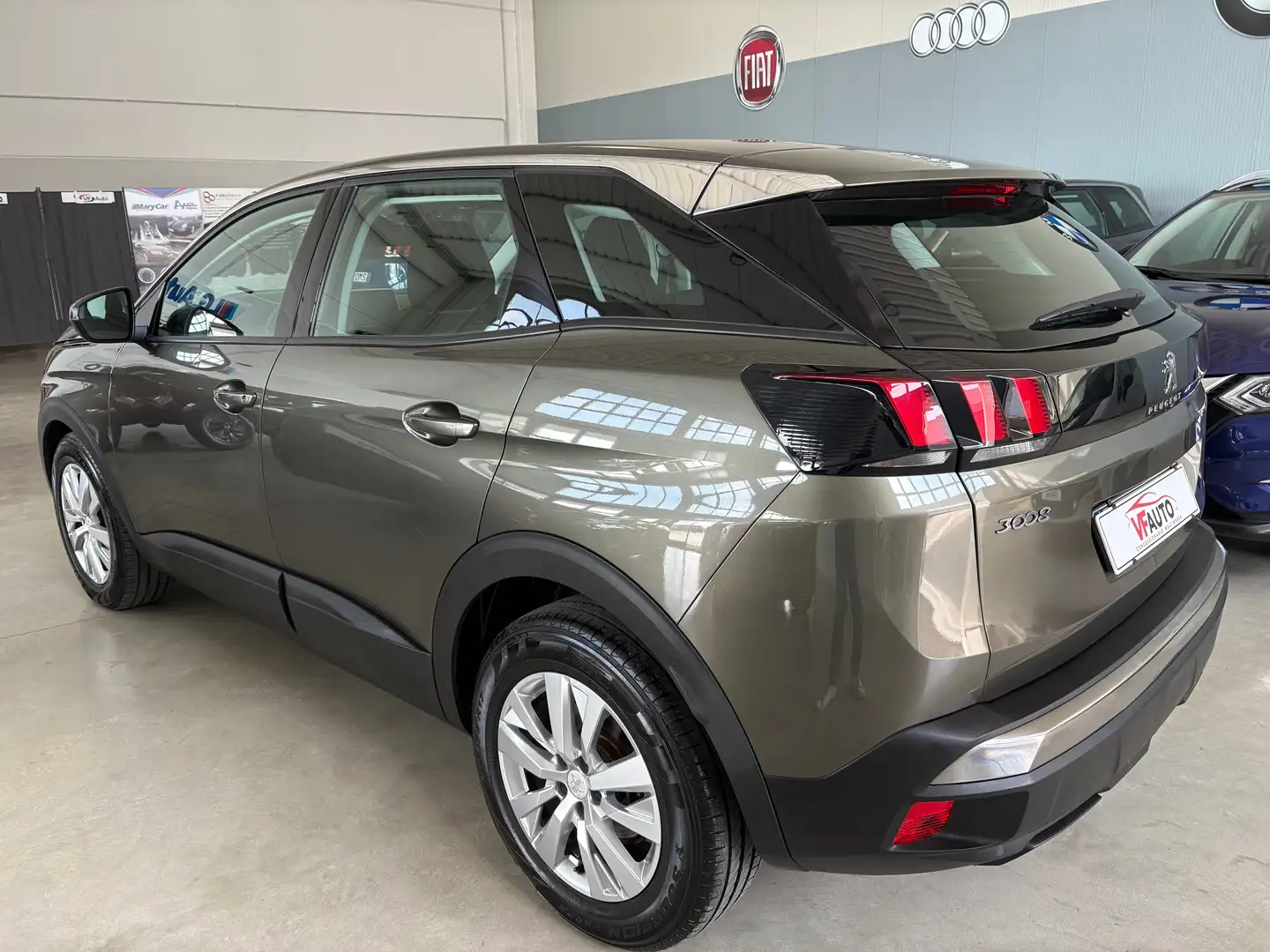Peugeot 3008 3008 1.5 bluehdi Business s Grau - 1