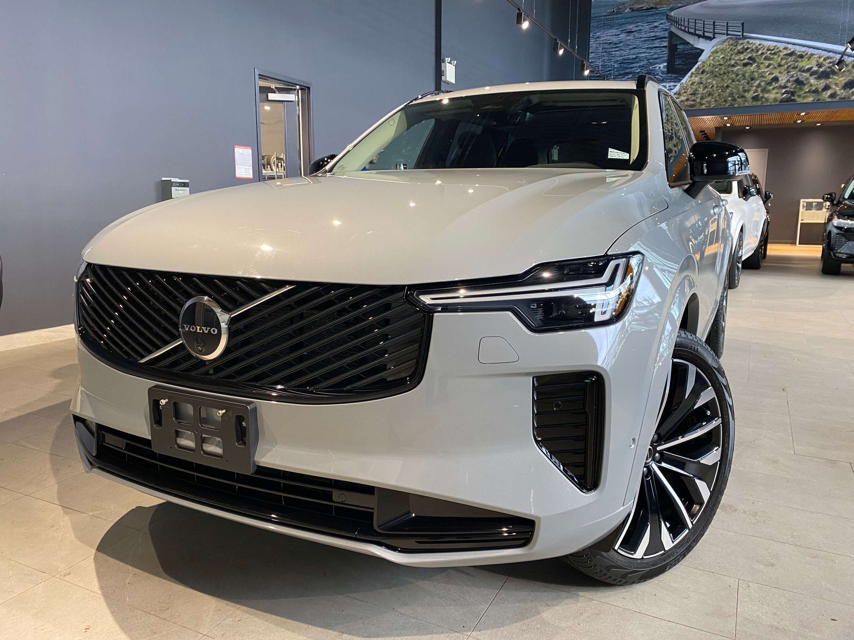 2026 Volvo XC90 B6 AWD Plus Dark Theme 7-Seater