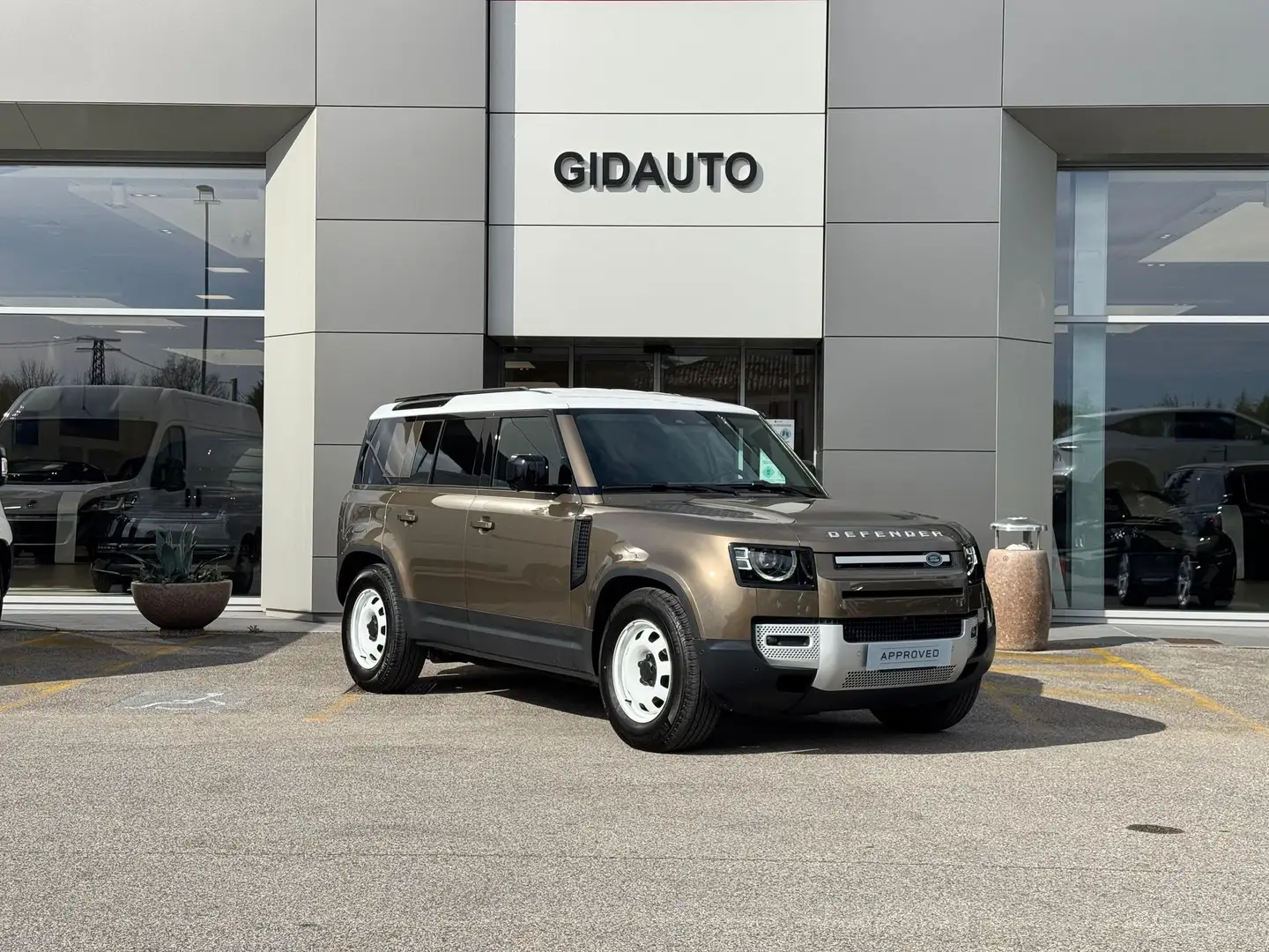 Land Rover Defender 110 3.0 D200 DUNE Ed. | AUTOCARRO 5 POSTI Bronzo - 2