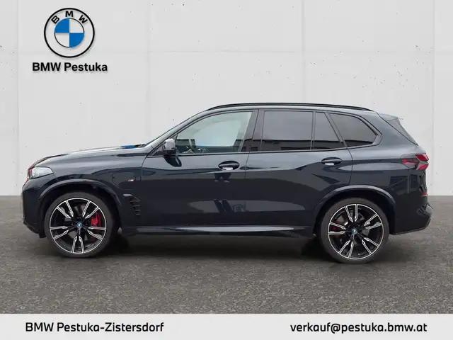 BMW X5 view 2