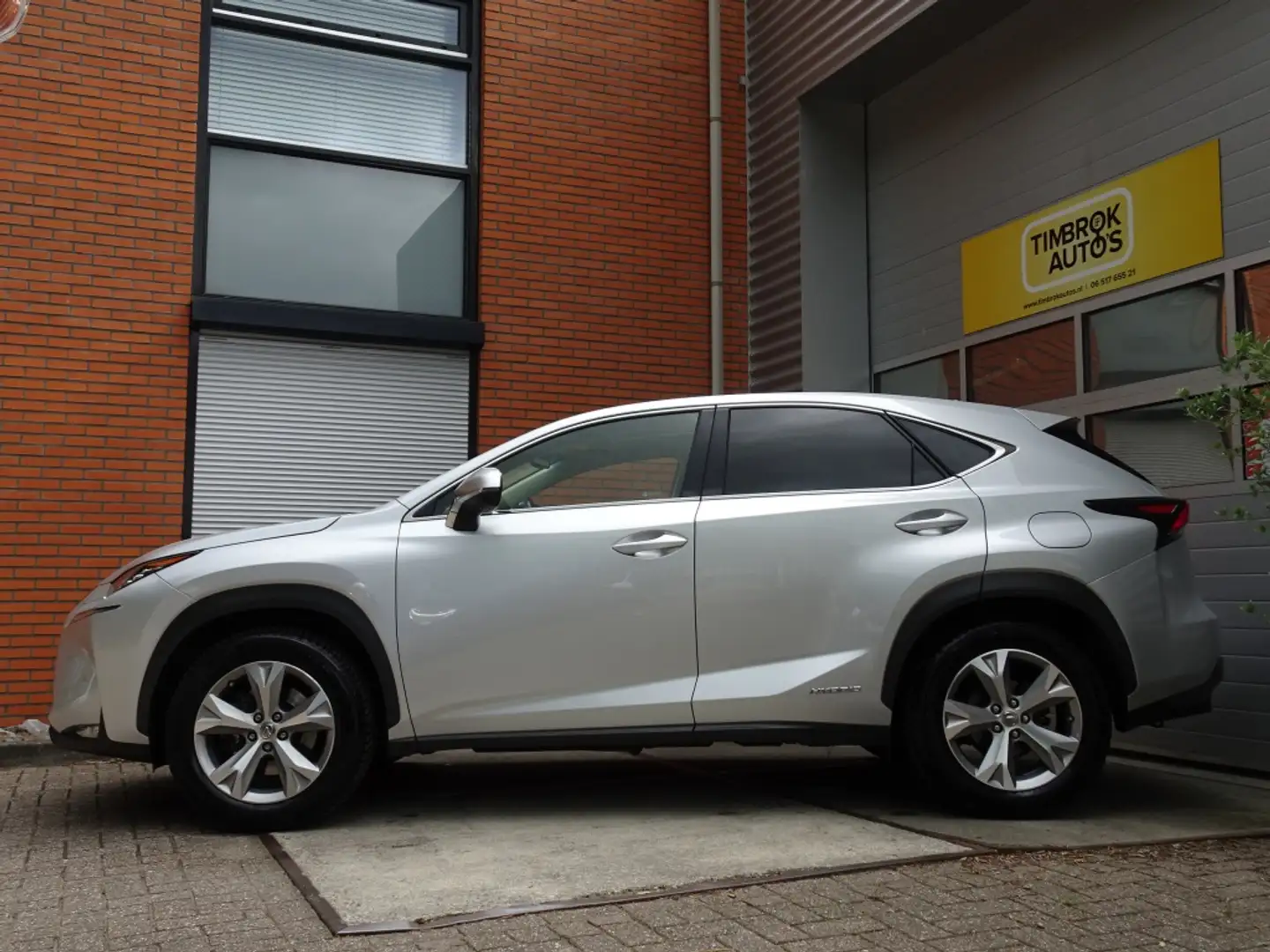 Lexus NX 300h AWD *Pano/Triple LED/Stoelventilatie/Mark L./Afn.T Grijs - 2