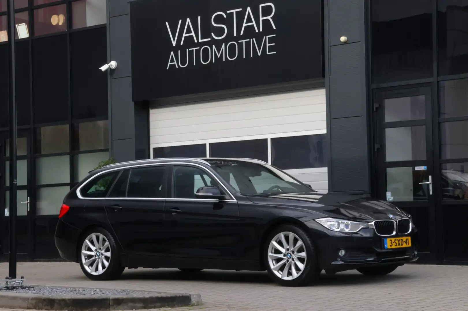 BMW 320 3-serie Touring 320d EfficientDynamics Edition Hig Zwart - 1