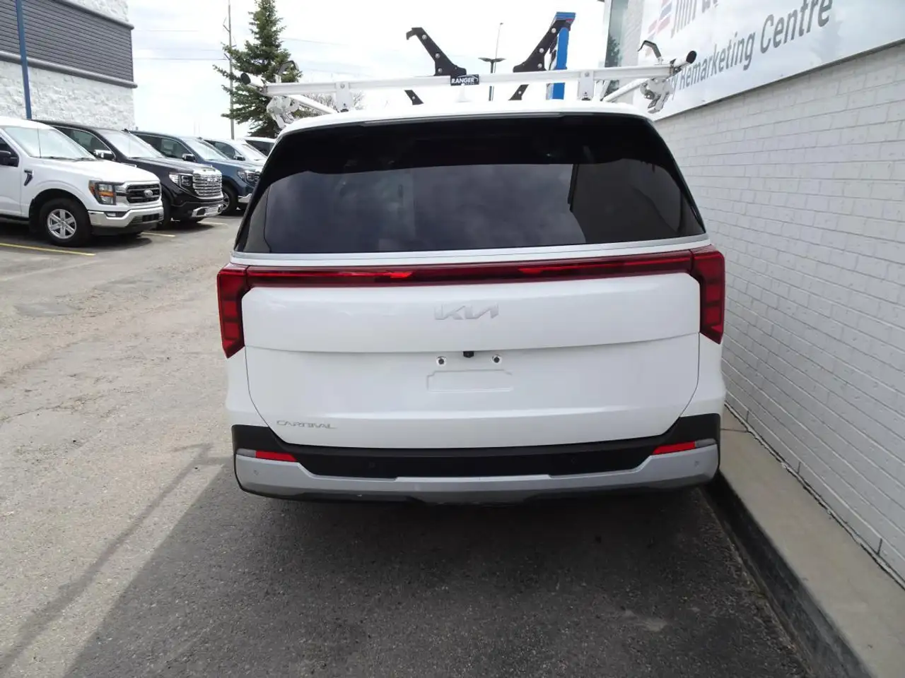 Kia Carnival снимка Kia Carnival