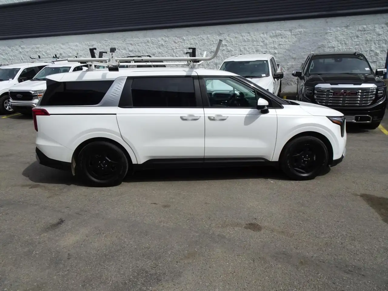 Kia Carnival снимка Kia Carnival