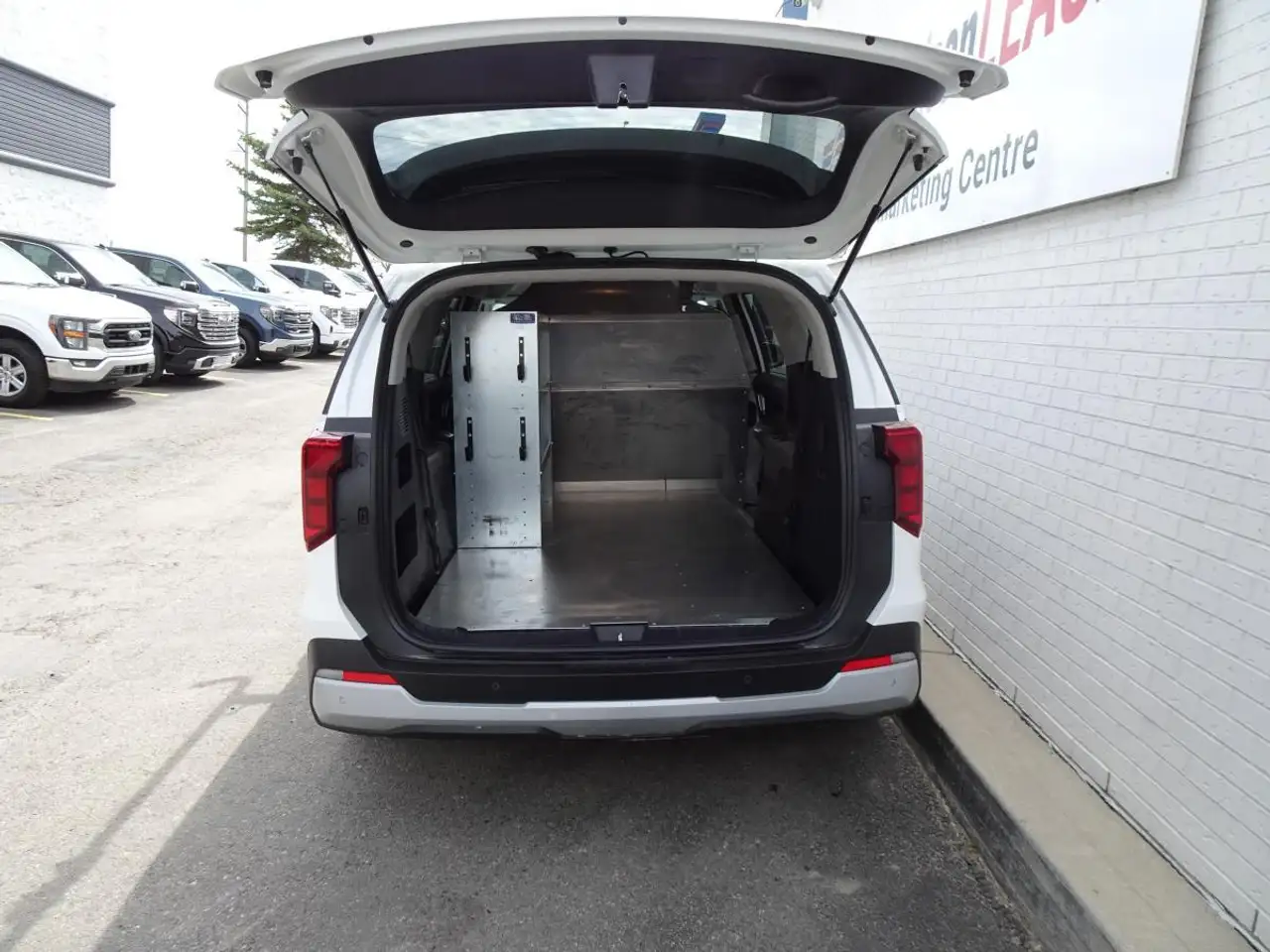 Kia Carnival снимка Kia Carnival