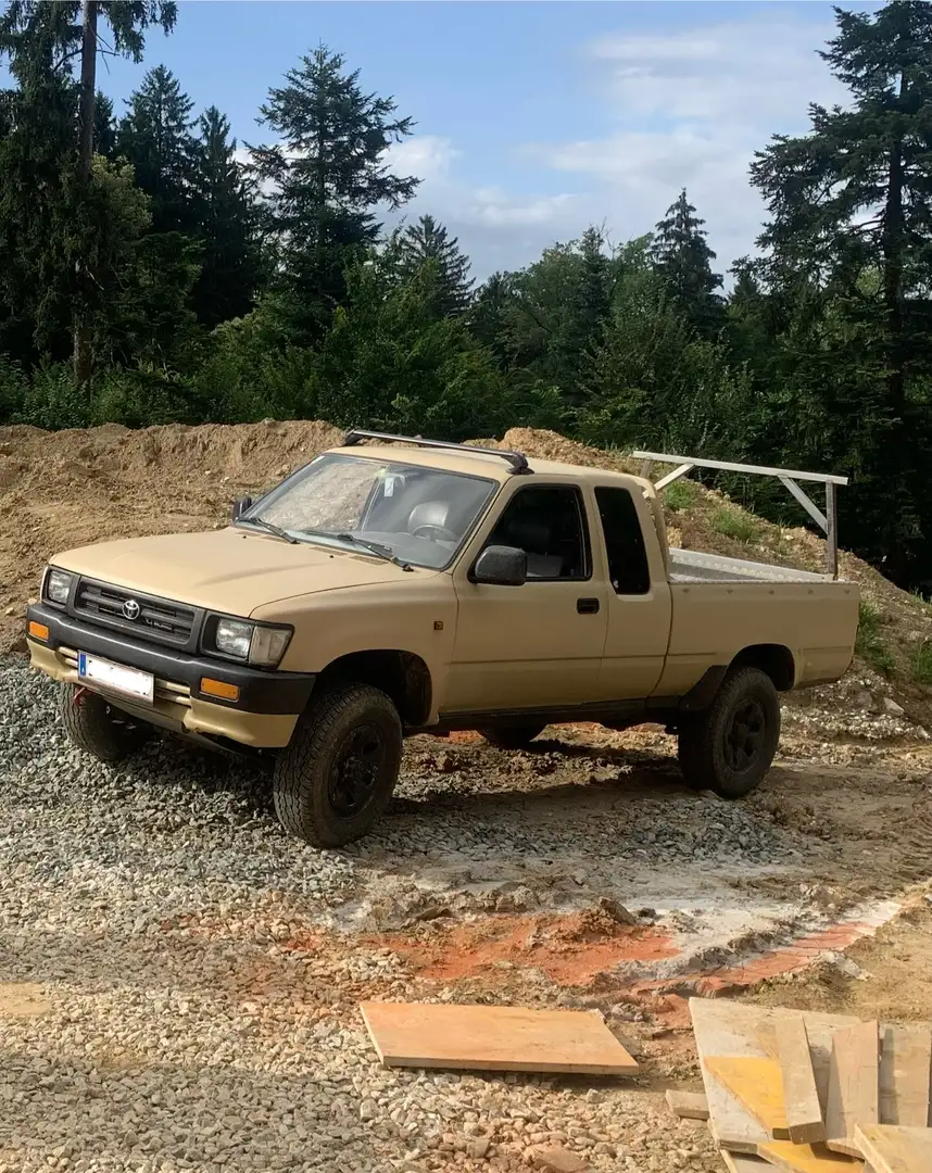 Toyota Hilux Yn80 - 1