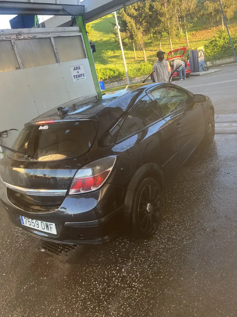 Opel Astra GTC 1.9CDTi Cosmo - 2