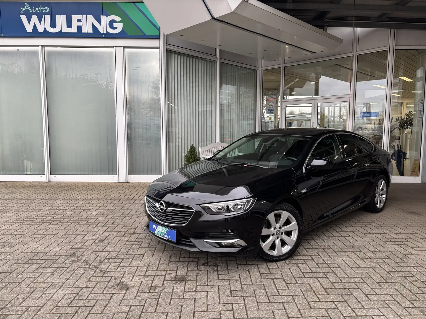 Opel Insignia 2.0 CDTI NAVI FLA AHK Business Edition Schwarz - 1