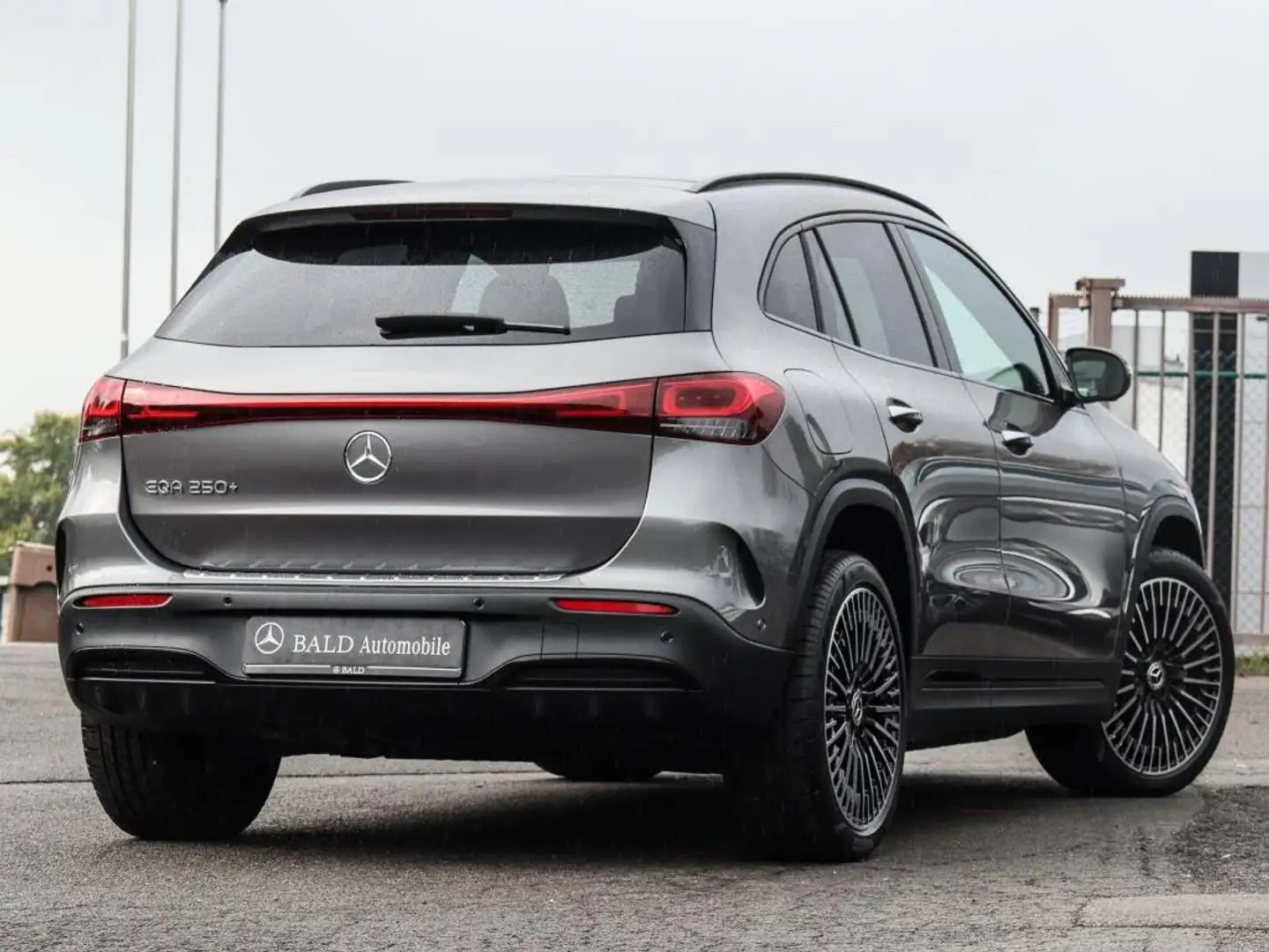 Mercedes-Benz EQA 250 + AMG-Sport/Pano/360°/Night/LED/Ambi/Keyl Grau - 2