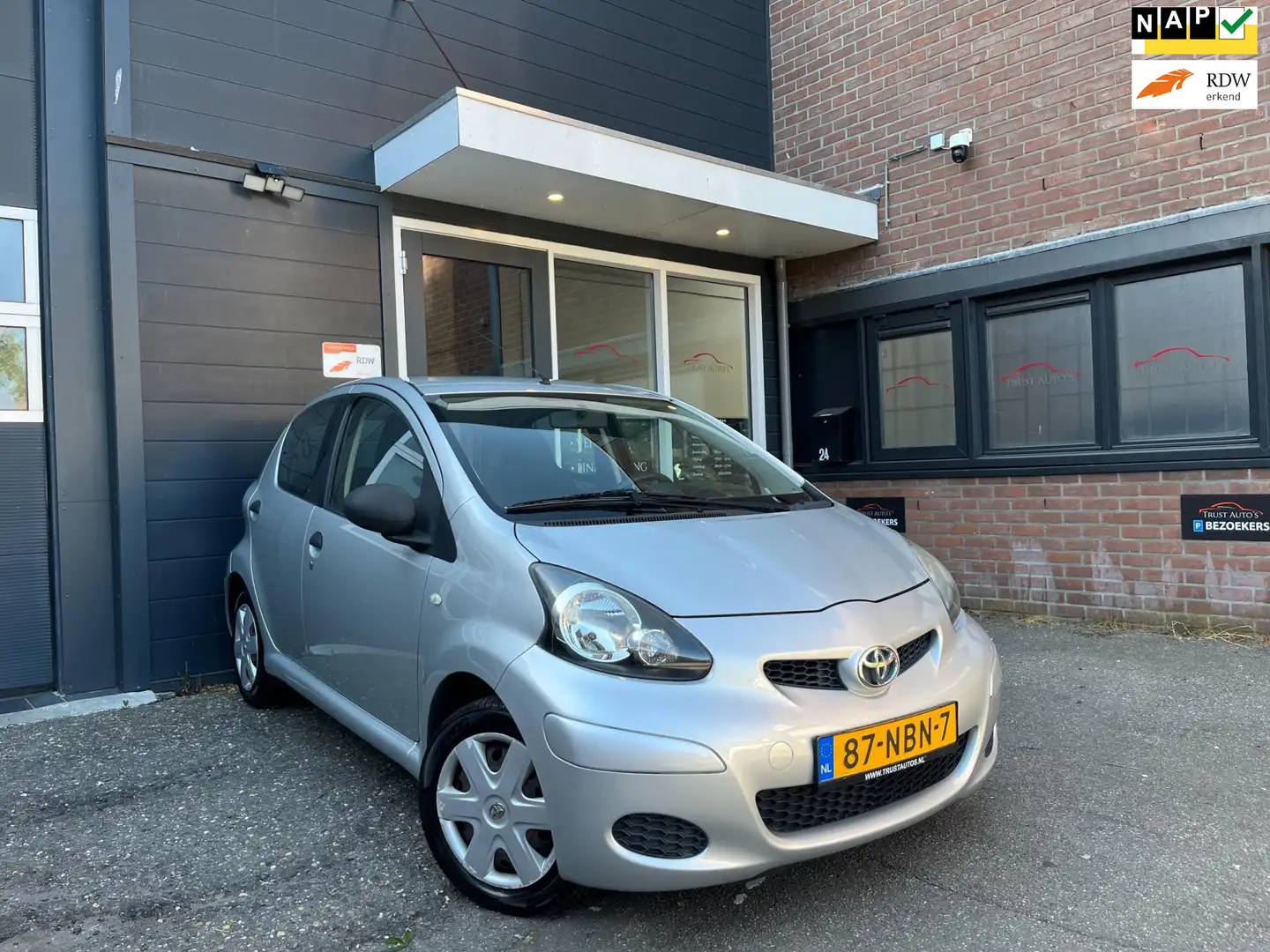 Toyota Aygo 1.0-12V Access|Nap|Airco|Apk|Aux Grijs - 1