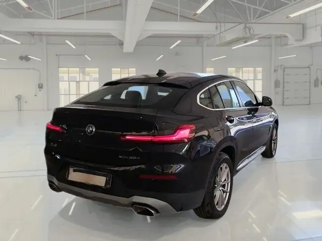 BMW X4 view 4