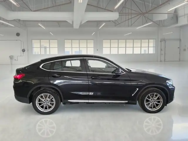 BMW X4 view 3