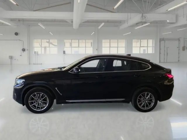 BMW X4 view 5
