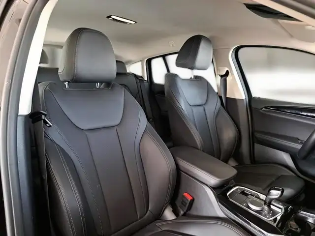 BMW X4 view 10