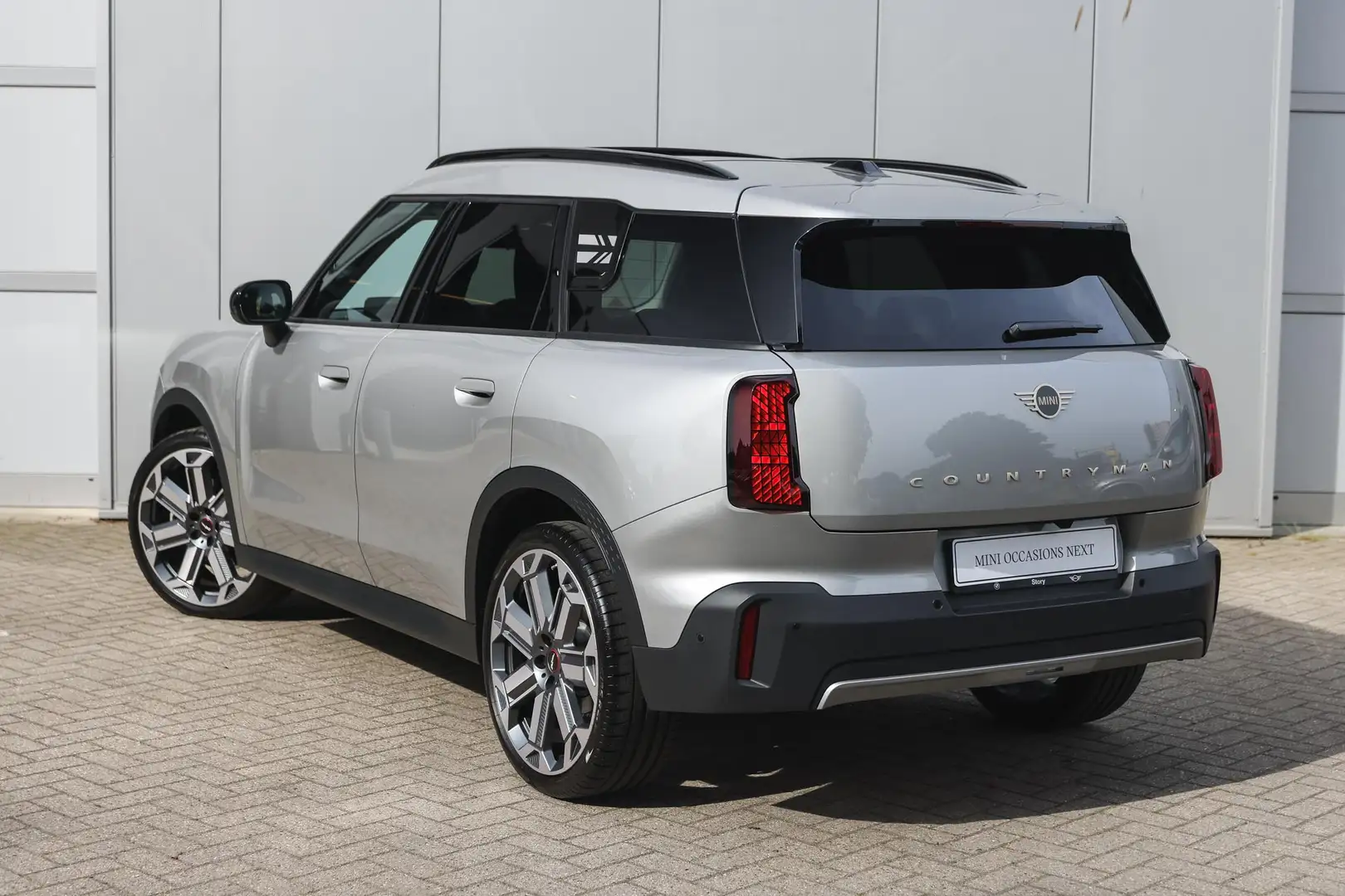 MINI Countryman C Automaat / Classic / Pakket M / 17" Profile Spoke Stříbrná - 2