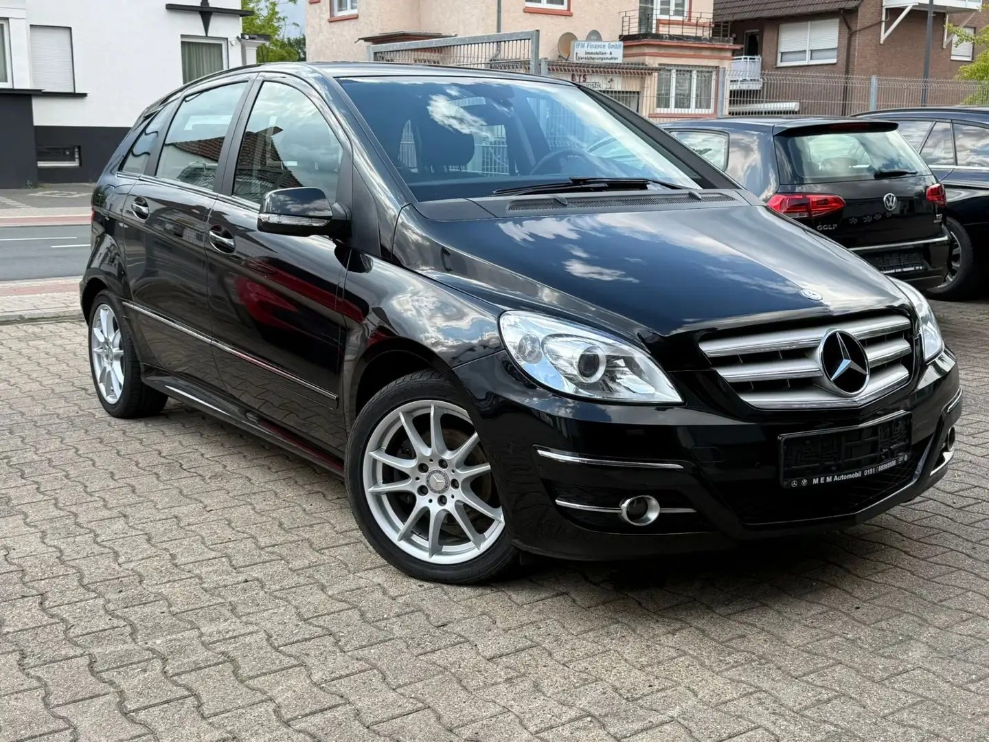 Mercedes-Benz B 200 B 200 AVATDARDE 1 HAND SCHECKHEFT PDC NAVI LEDER Schwarz - 1