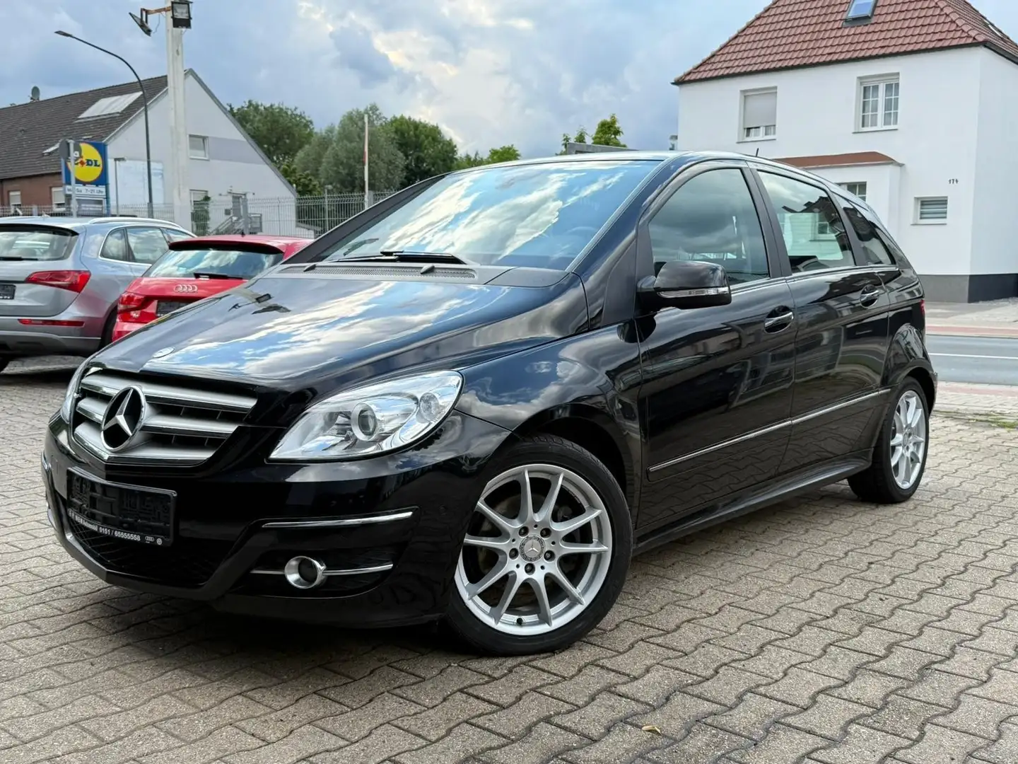 Mercedes-Benz B 200 B 200 AVATDARDE 1 HAND SCHECKHEFT PDC NAVI LEDER Schwarz - 2