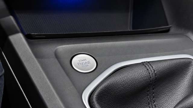 Volkswagen Golf — photo 19
