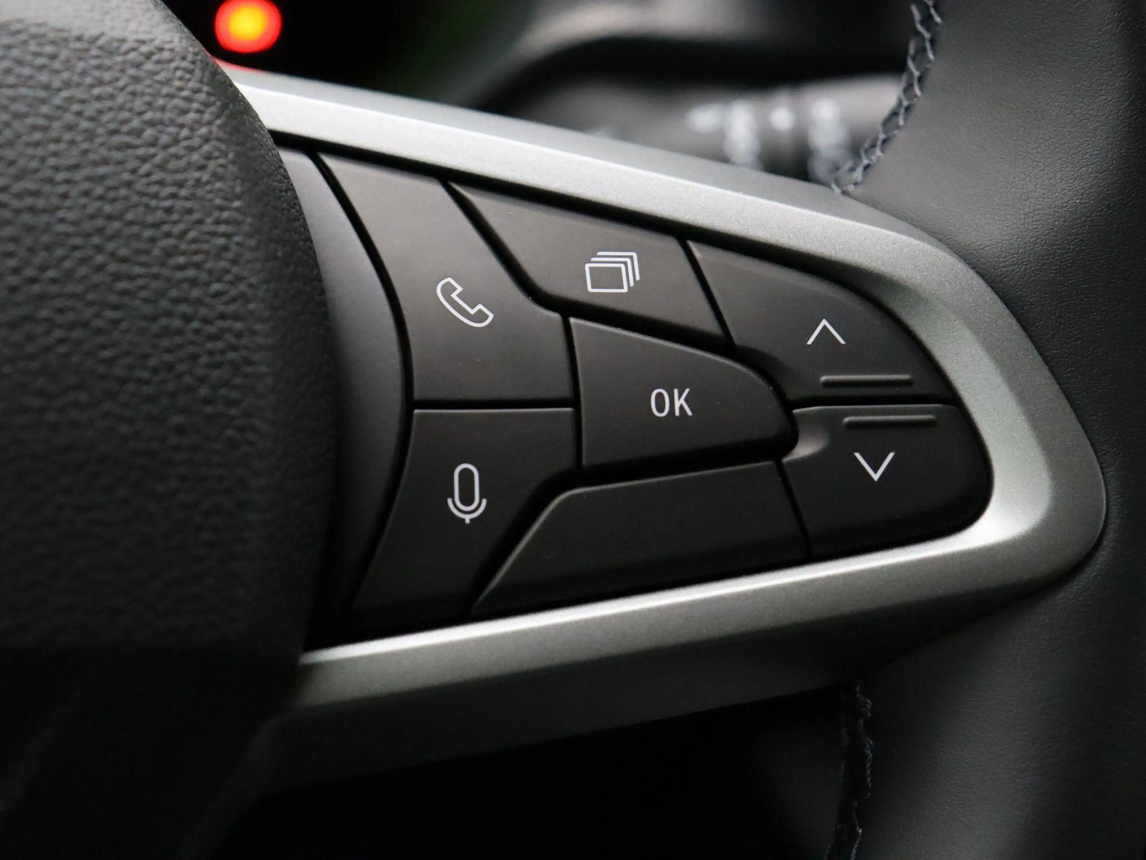Dacia Duster hybrid-G 150pk 4x4 limited edition | Stoel- en stu — photo 12