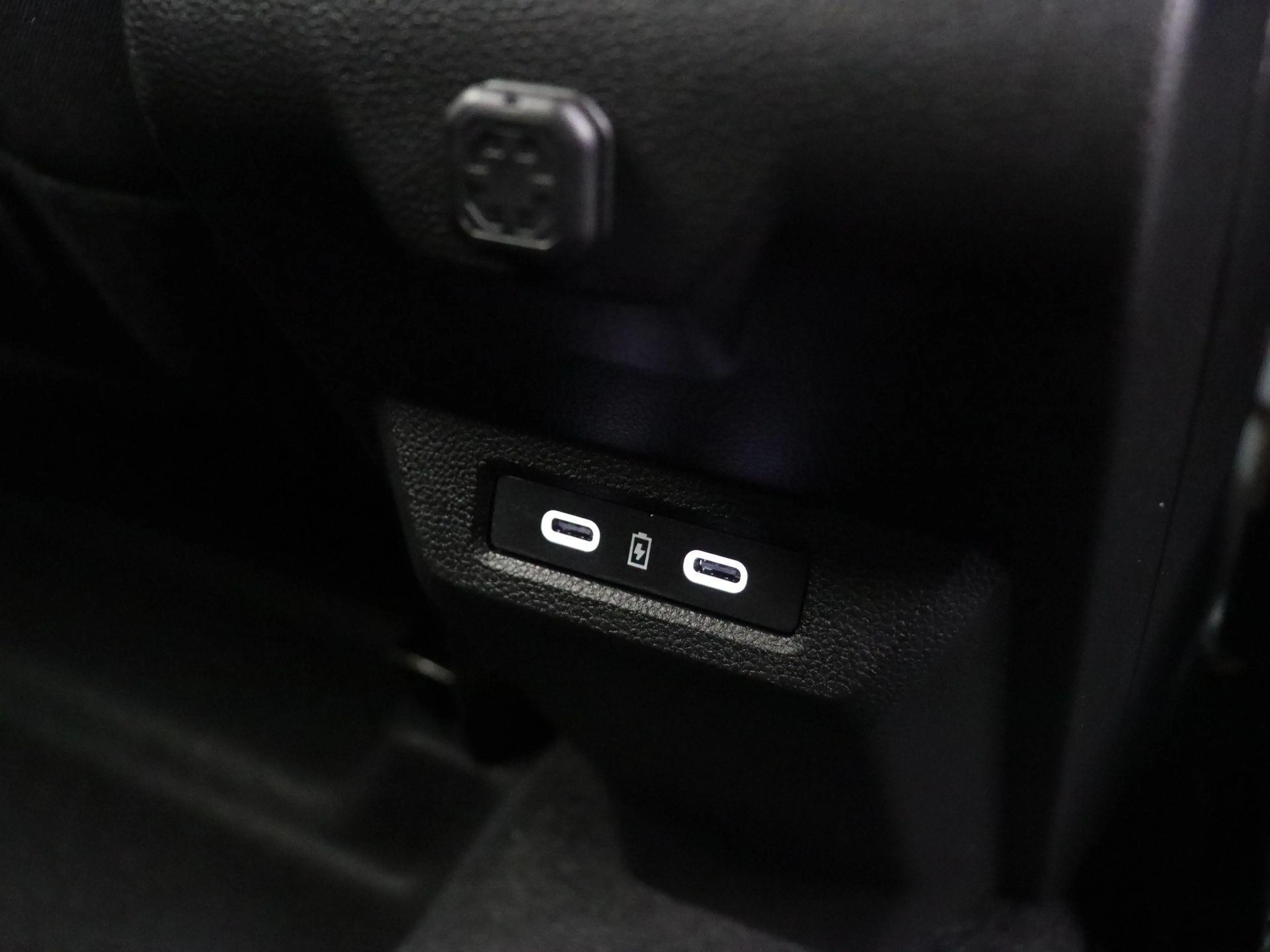 Dacia Duster hybrid-G 150pk 4x4 limited edition | Stoel- en stu — photo 4
