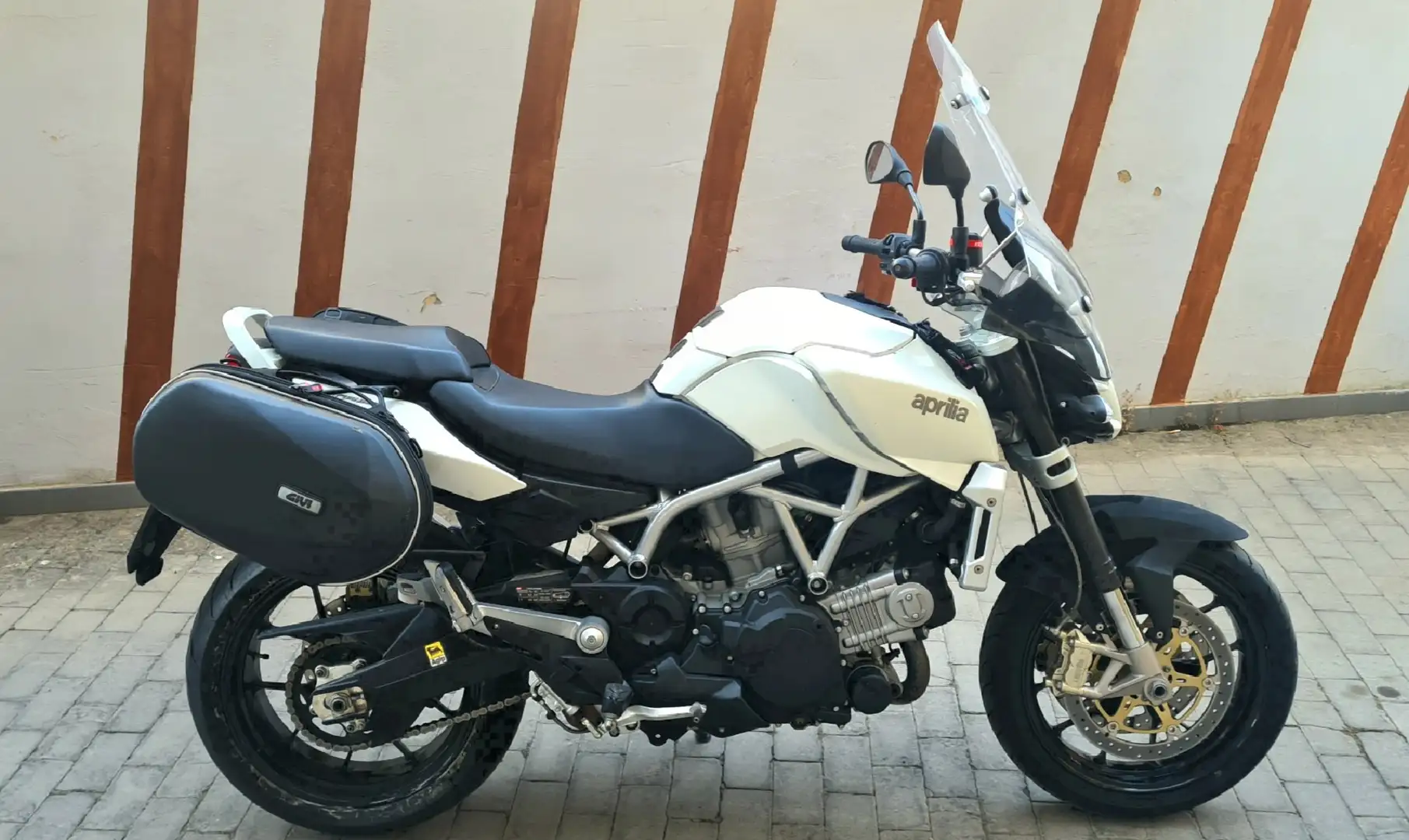 Aprilia Mana 850 Naked Blanco - 2