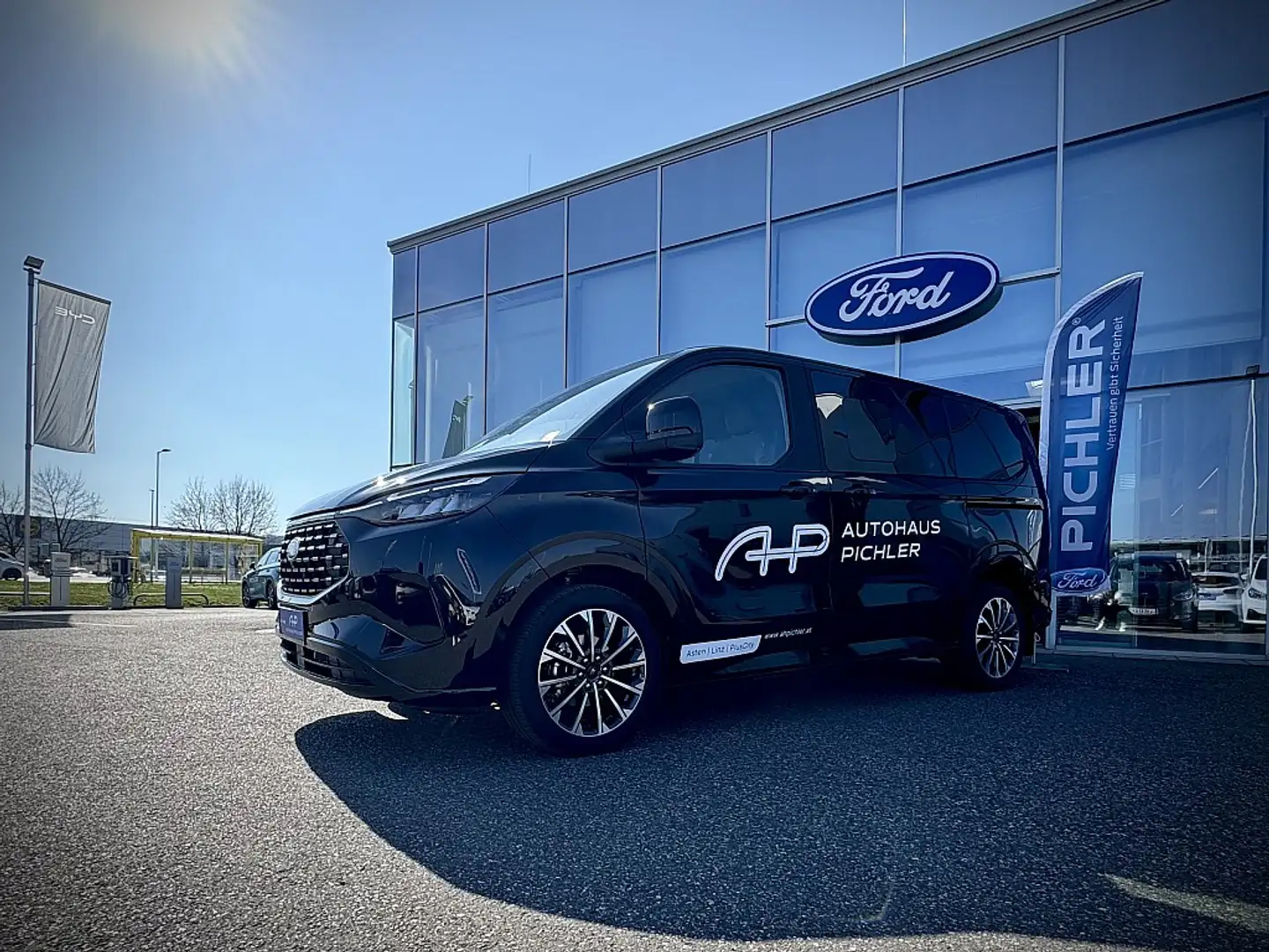 Ford Tourneo Custom Bus 2.5 PHEV 340 L1H1 FWD Titanium X Aut. VORFÜ... Schwarz - 2