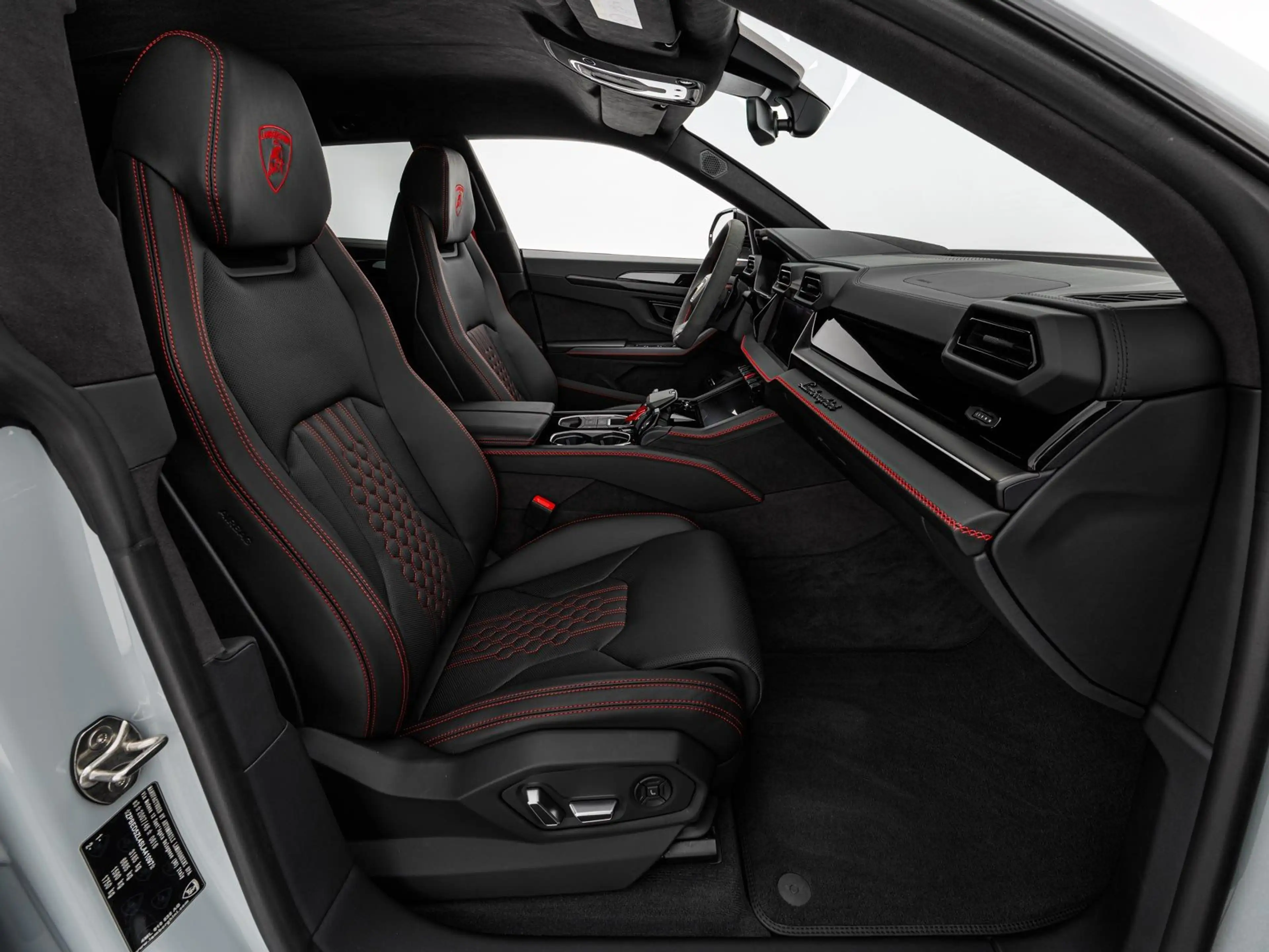 Lamborghini Urus SE — photo 10