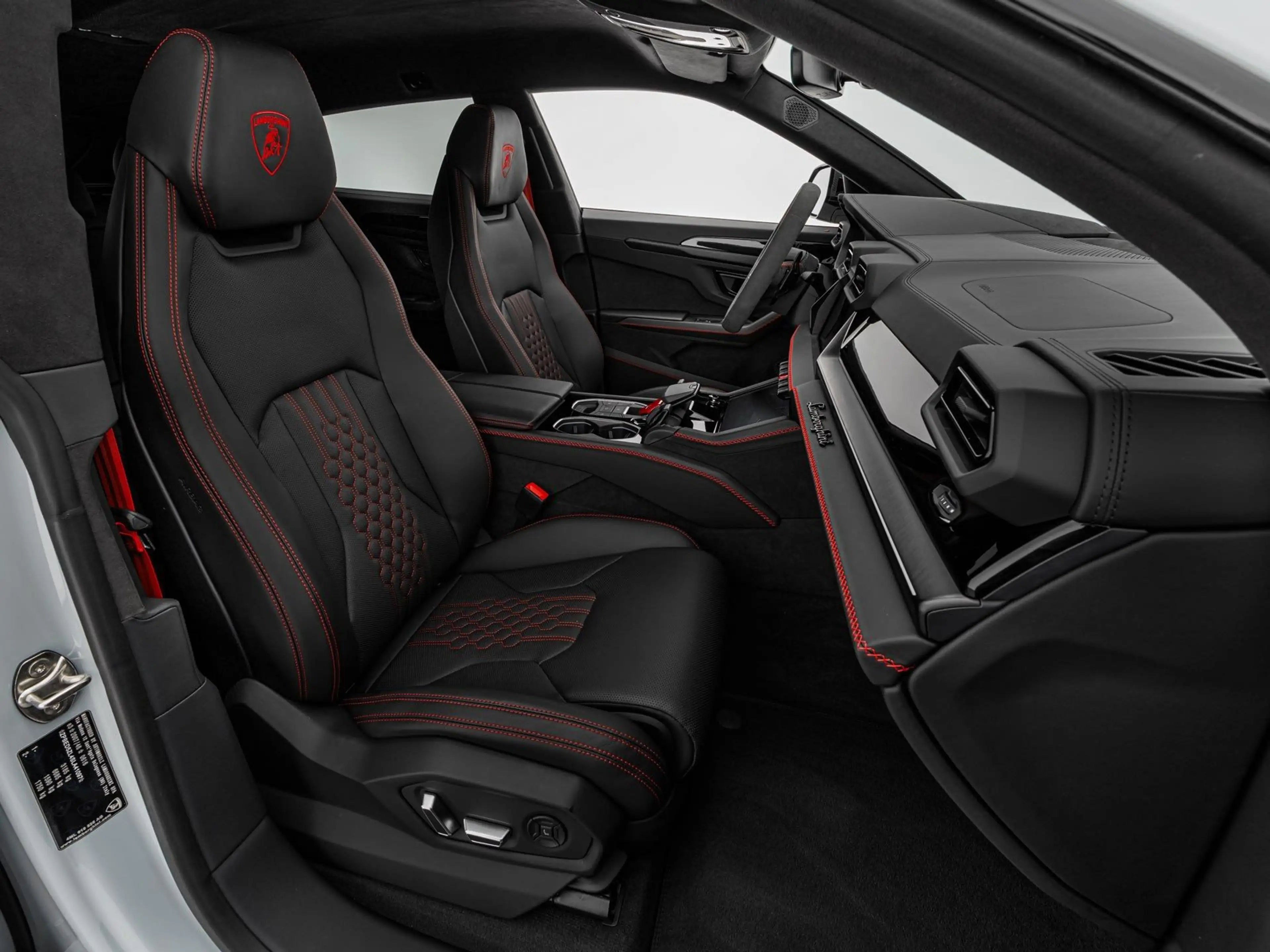 Lamborghini Urus SE — photo 11