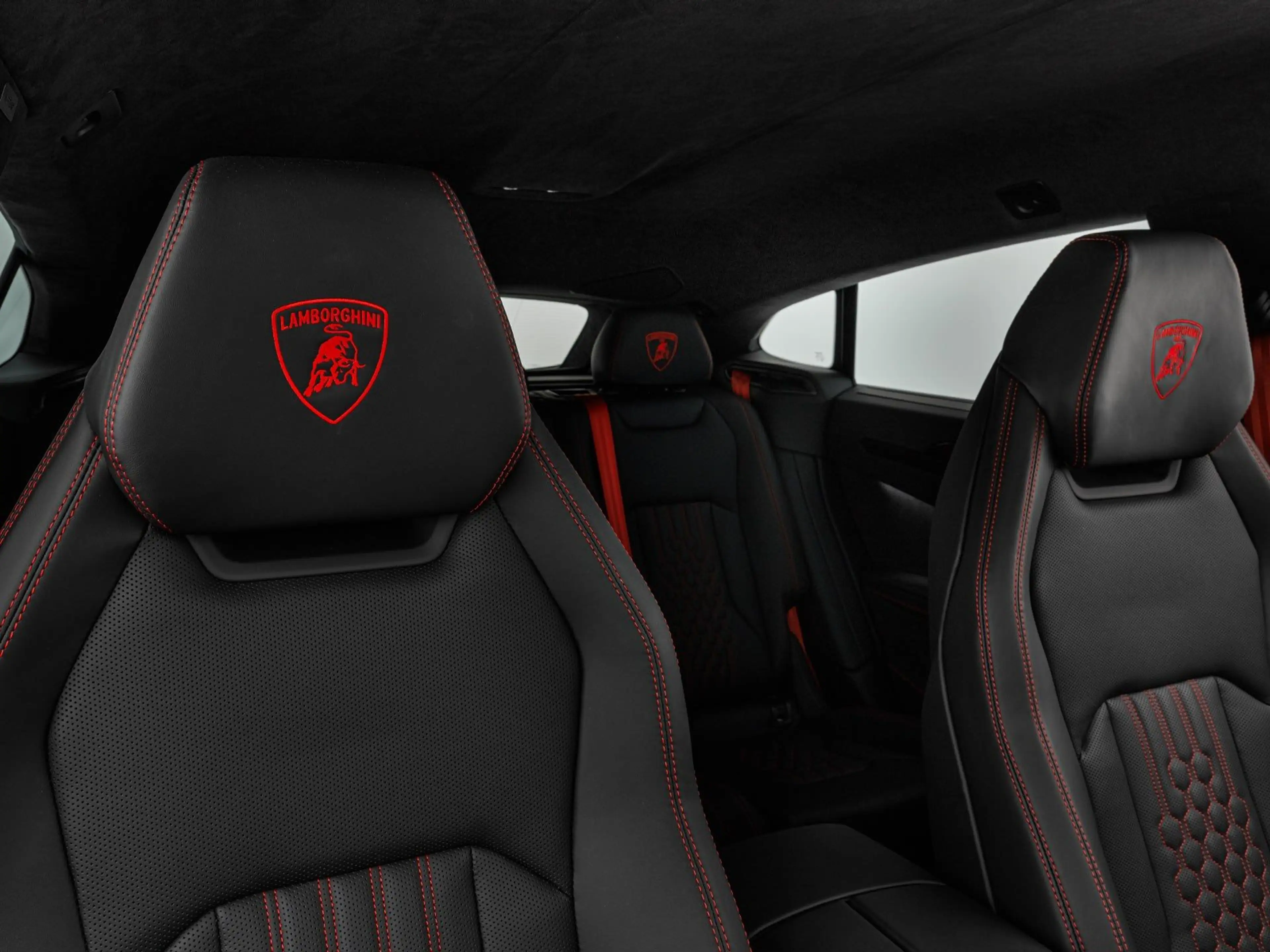 Lamborghini Urus SE — photo 12
