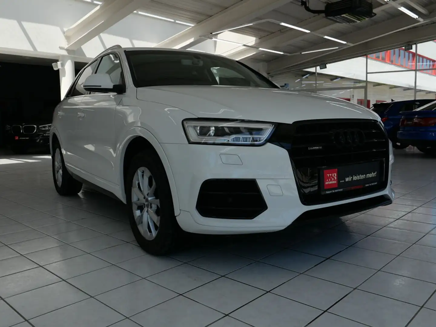 Audi Q3 2,0 TDI Intense Quattro *ALLRAD*NAVI*LED* Weiß - 1
