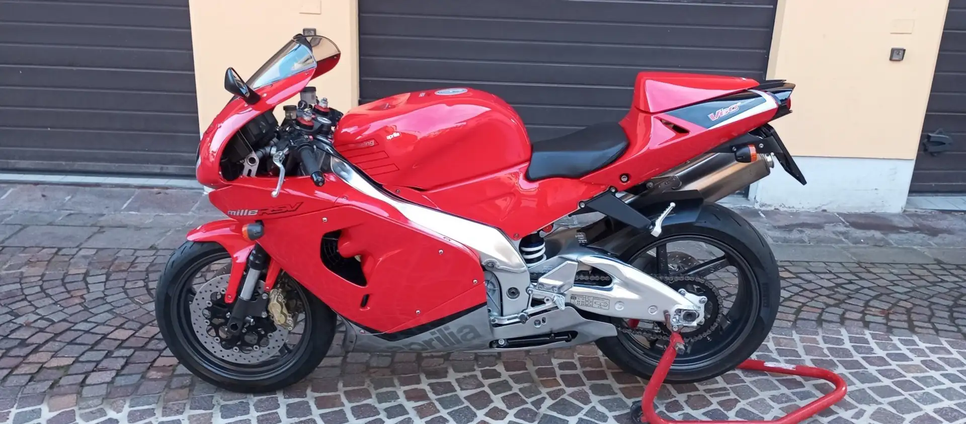 Aprilia RSV Mille Piros - 2