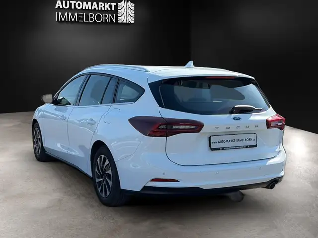 Ford Focus view 5