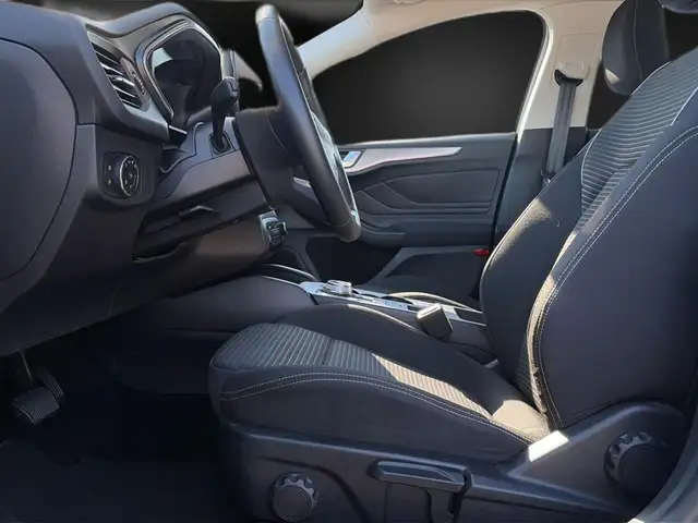 Ford Focus view 14