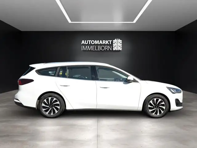Ford Focus view 11