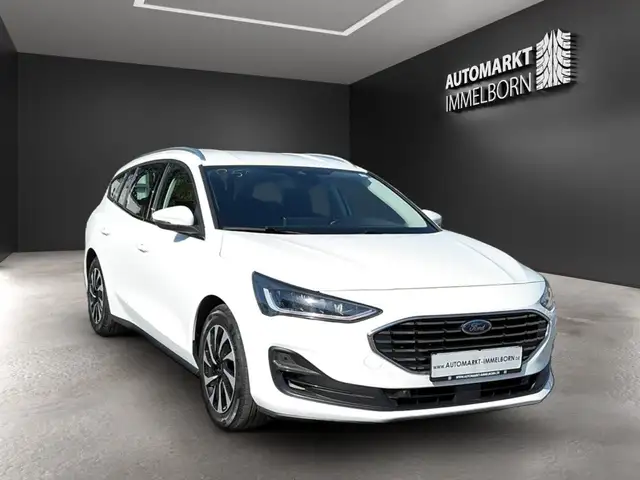 Ford Focus view 2