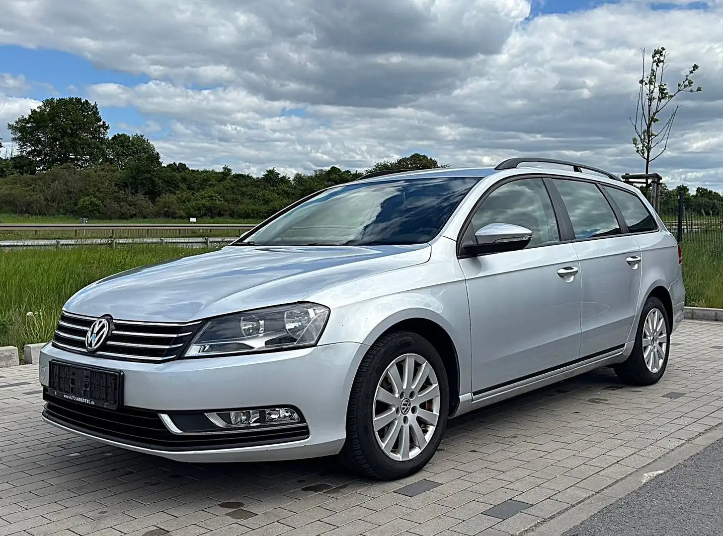 Volkswagen Passat Variant BlueMotion*DSG*140 PS*AHK* Silber - 1