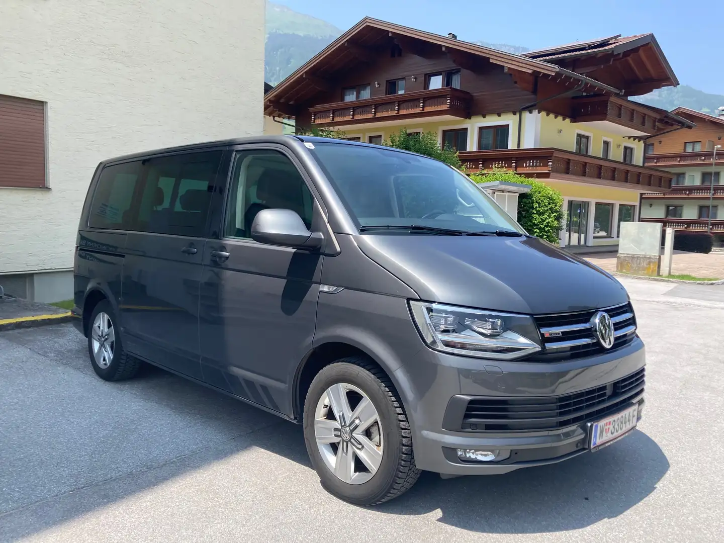 Volkswagen T6 Multivan Multivan Edition 2,0 TDI 4Motion DSG Edition Grau - 1