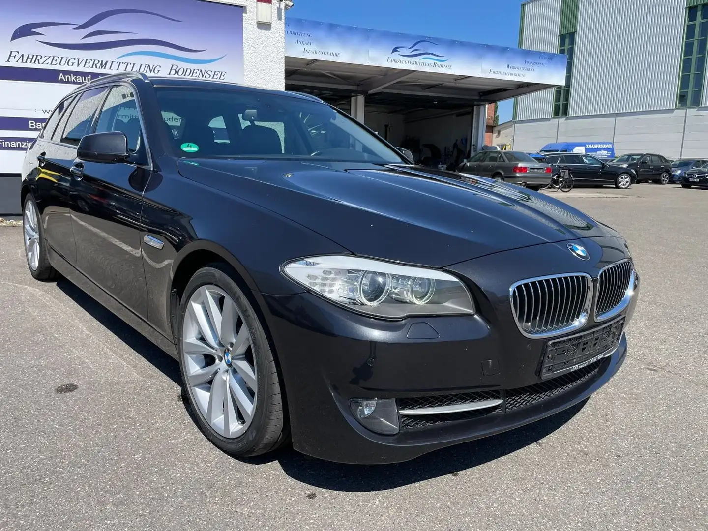 BMW 525 d Touring Leder Navi Prof Automatik Pano Grau - 2