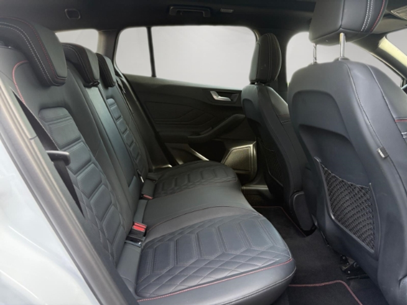 Ford Focus Turnier Tur 1.0 EcoBoost ST-Line X Winterpaket+Rüc — photo 13