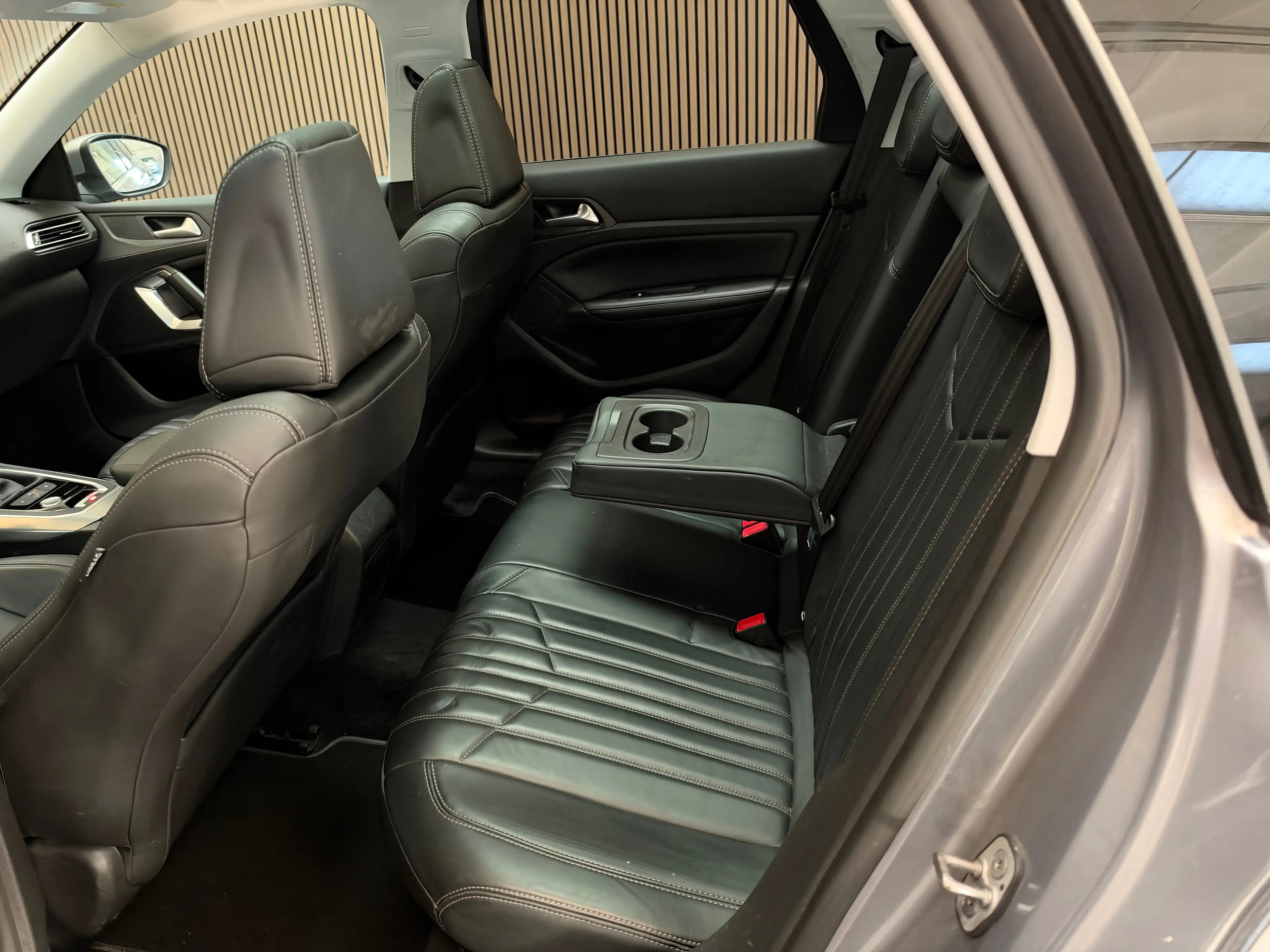 Peugeot 308 308 SW 1.6 BlueHDi Feline — photo 10