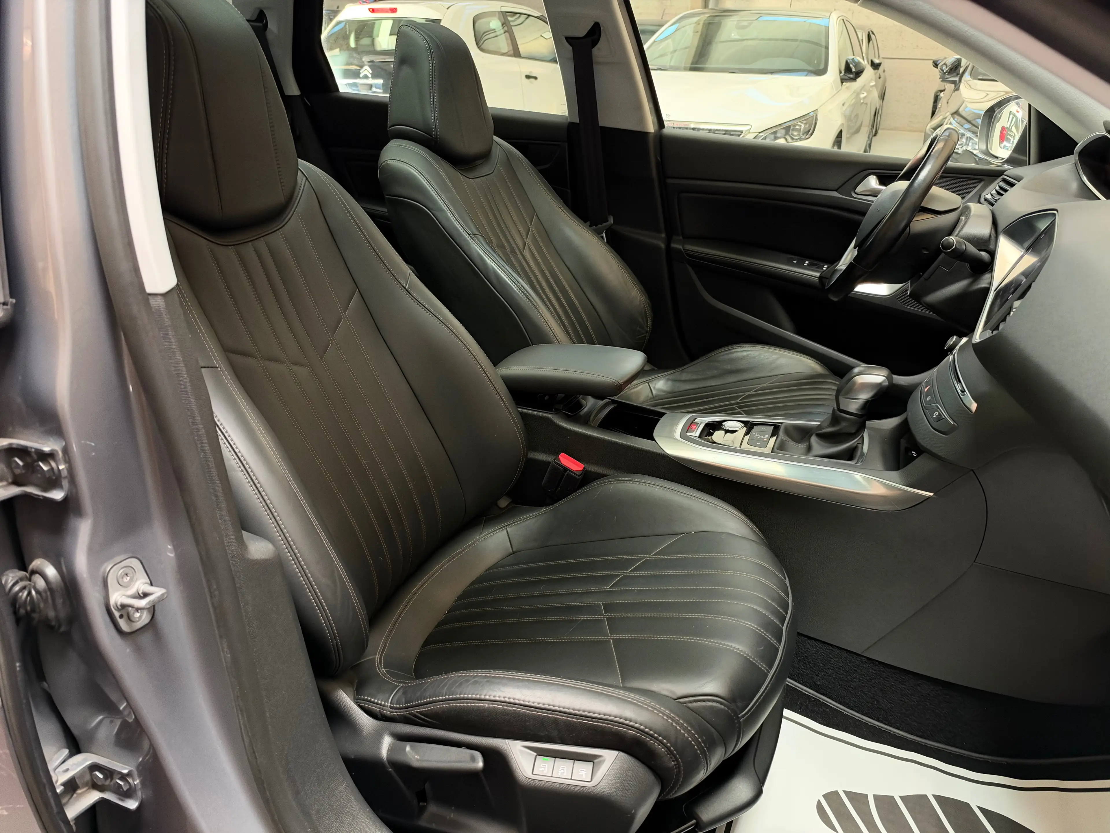 Peugeot 308 308 SW 1.6 BlueHDi Feline — photo 9