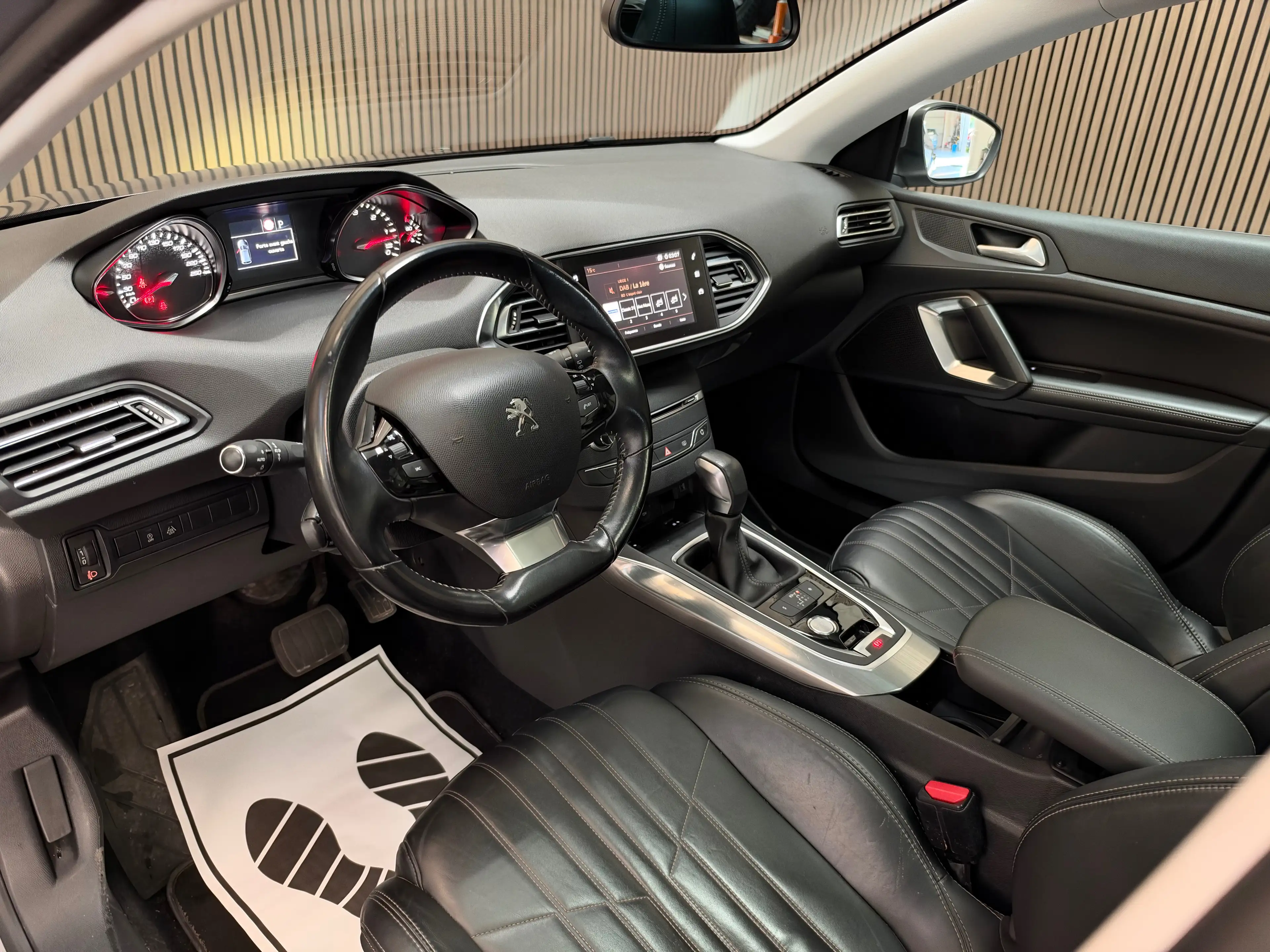 Peugeot 308 308 SW 1.6 BlueHDi Feline — photo 8